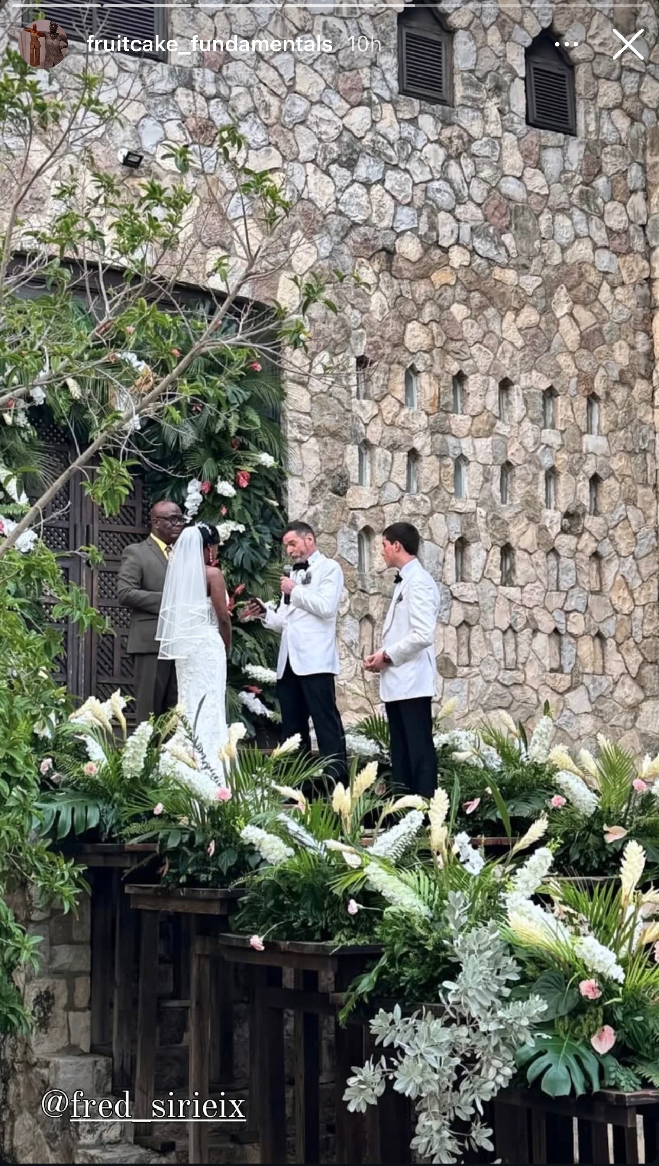 Fruitcake abd Fred saying their vows 