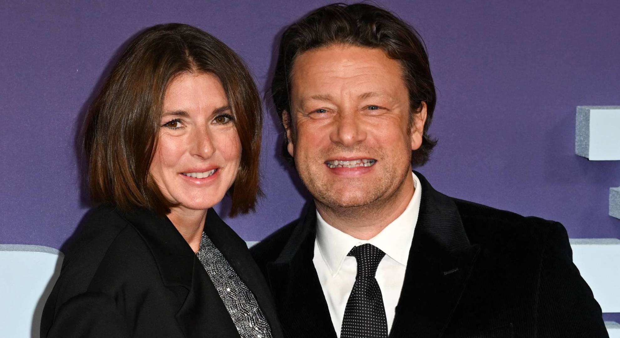 Jools Oliver and Jamie Oliver embrace