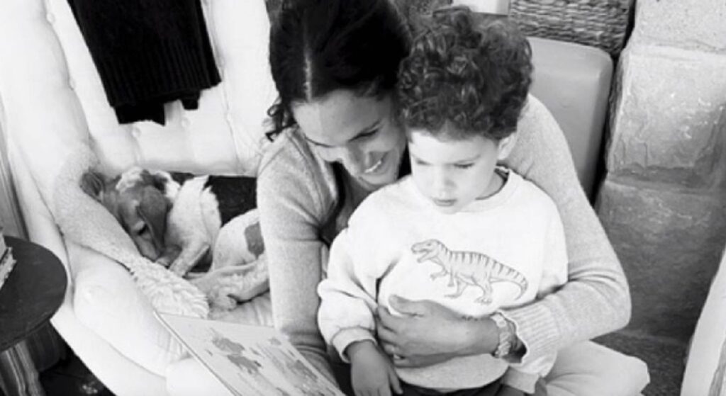 Meghan Markle reads to Prince Archie