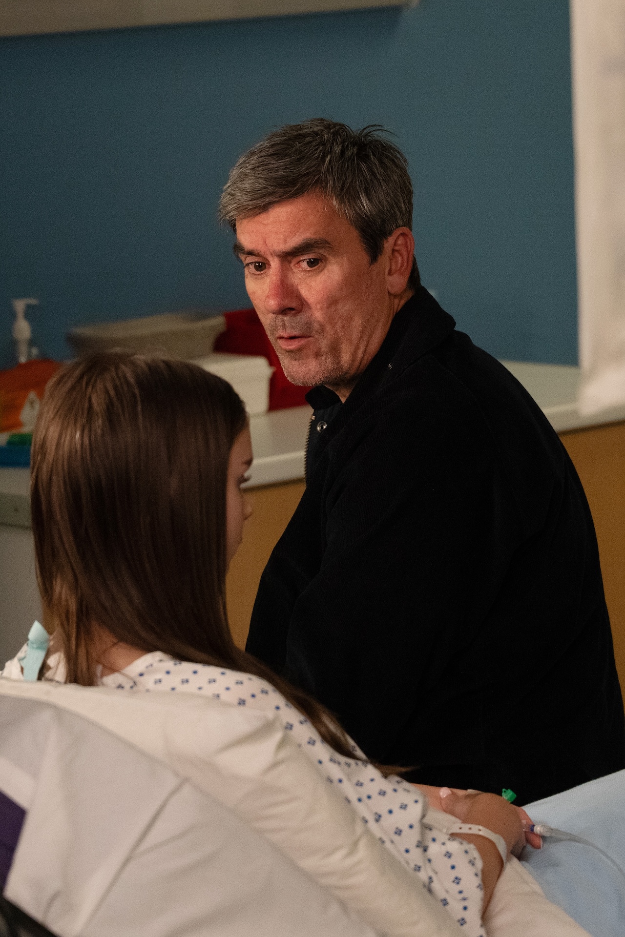 Cain with Sarah in the hospital in Emmerdale
