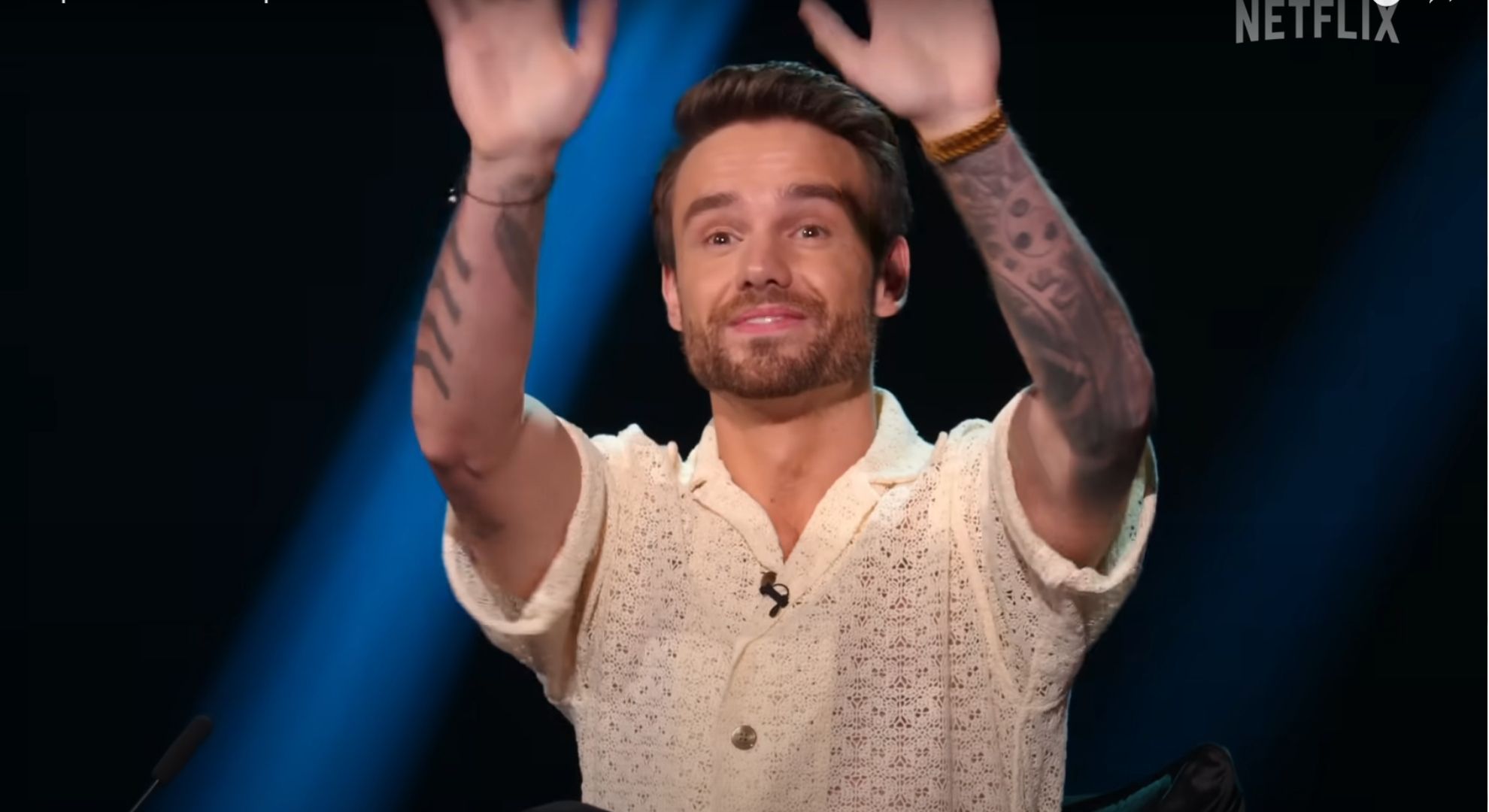 Liam Payne waving