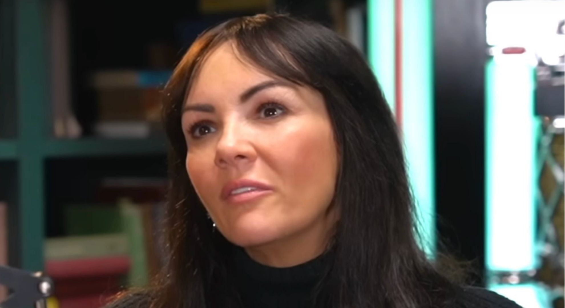 Martine McCutcheon looking above