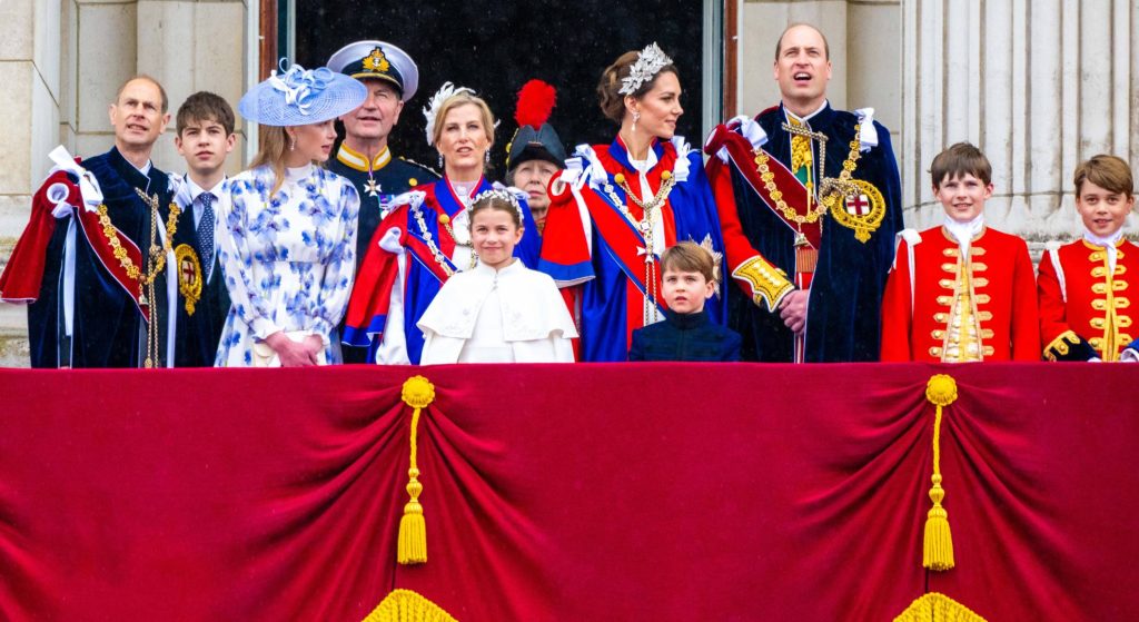 Royal family assemble on Buckingham Palace balcony