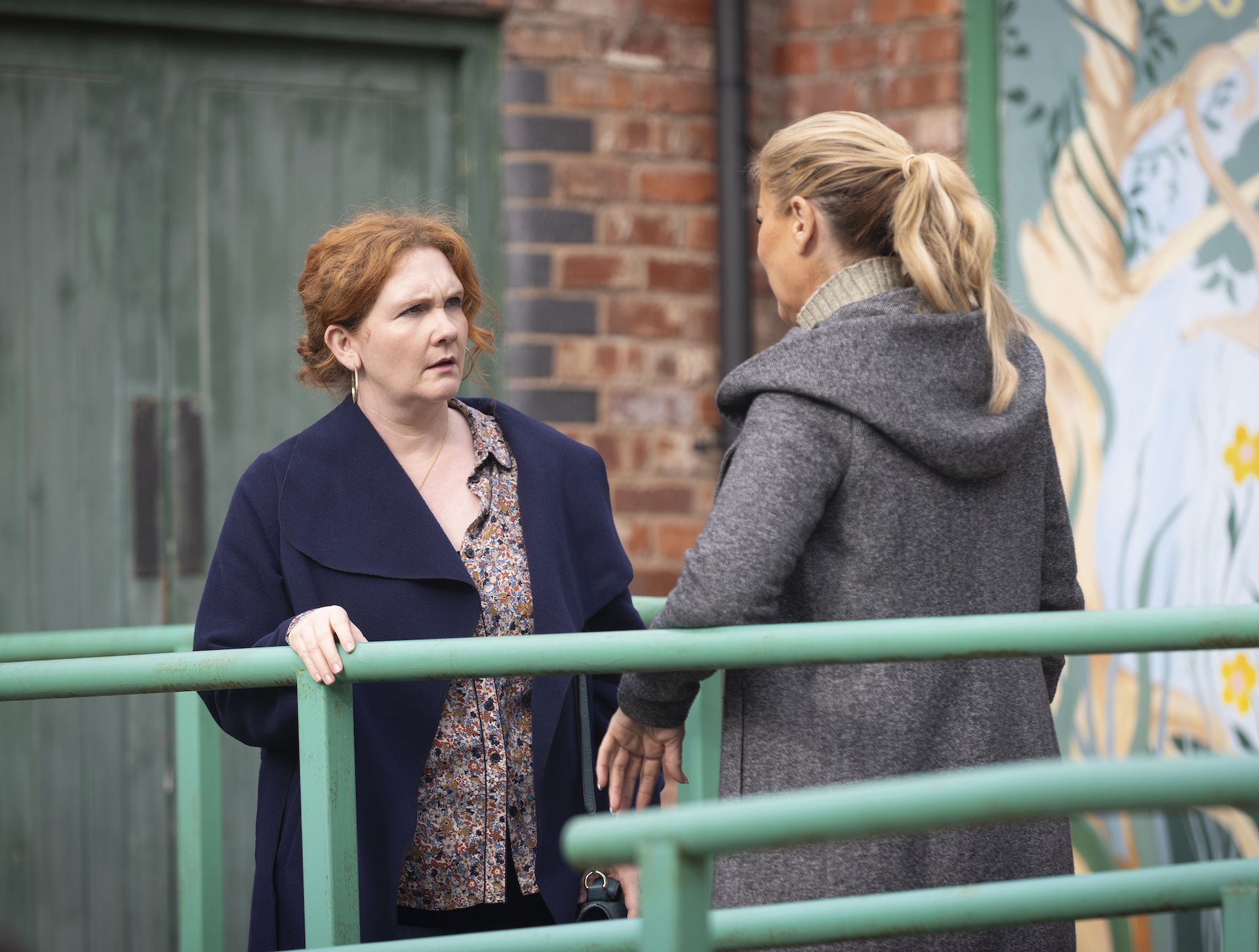 Fiz and Cassie talking in Coronation Street