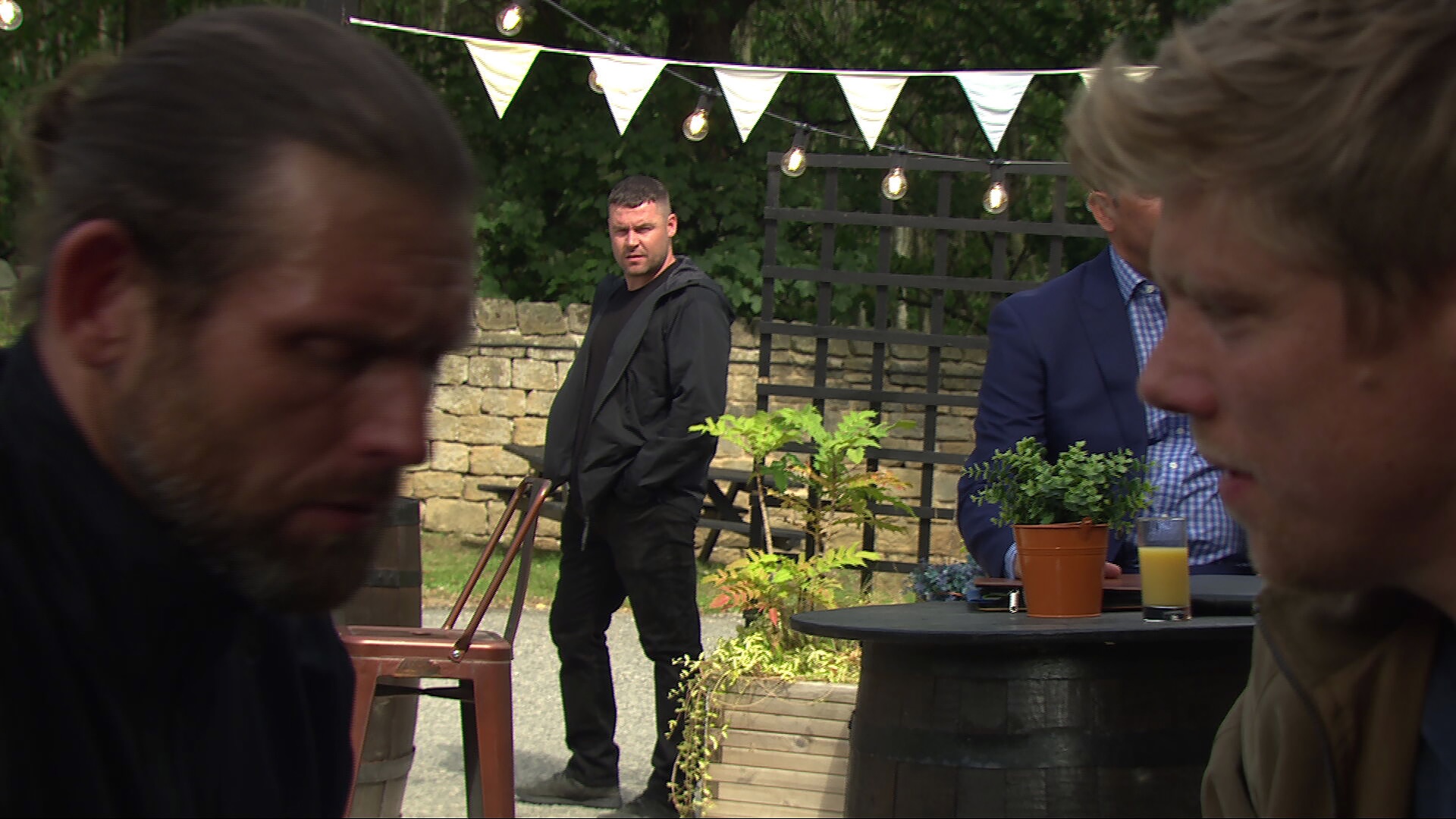 Kev and Robert kiss and Aaron sees