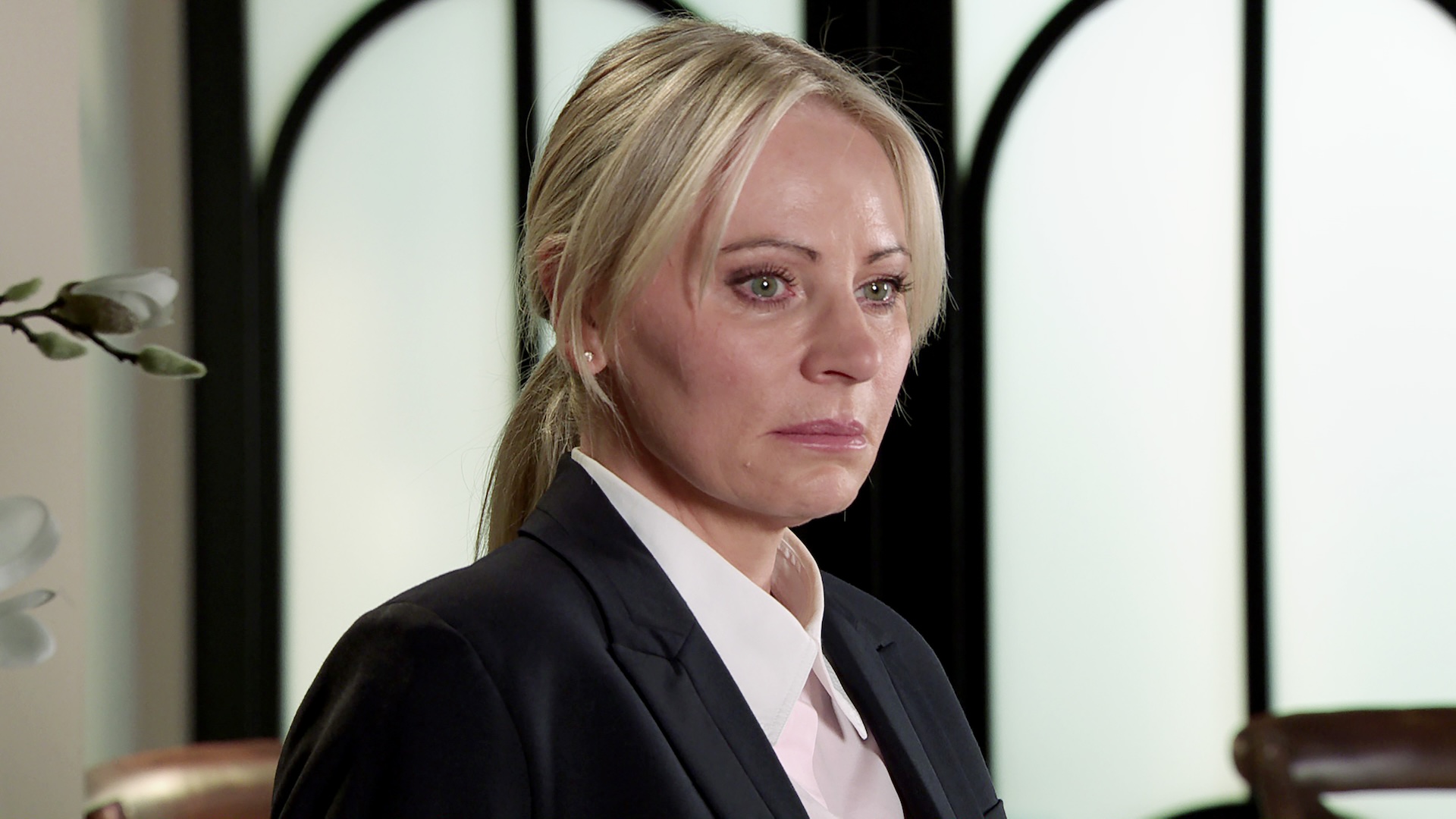 Lisa upset in Coronation Street