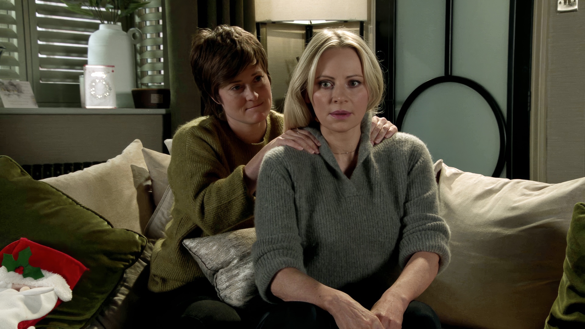 Becky massaging Lisa in Coronation Street spoilers