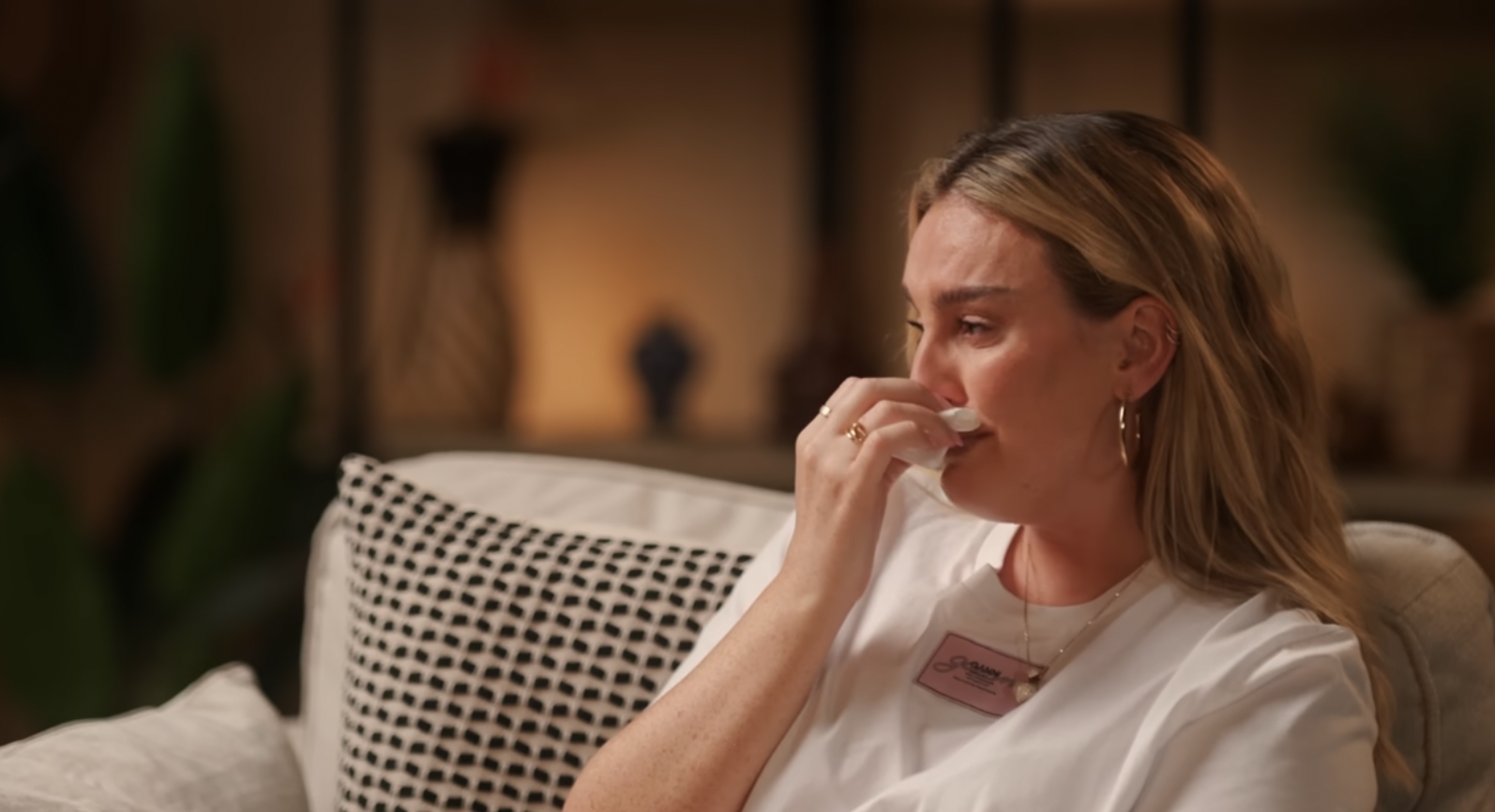 Perrie Edwards  crying on interview