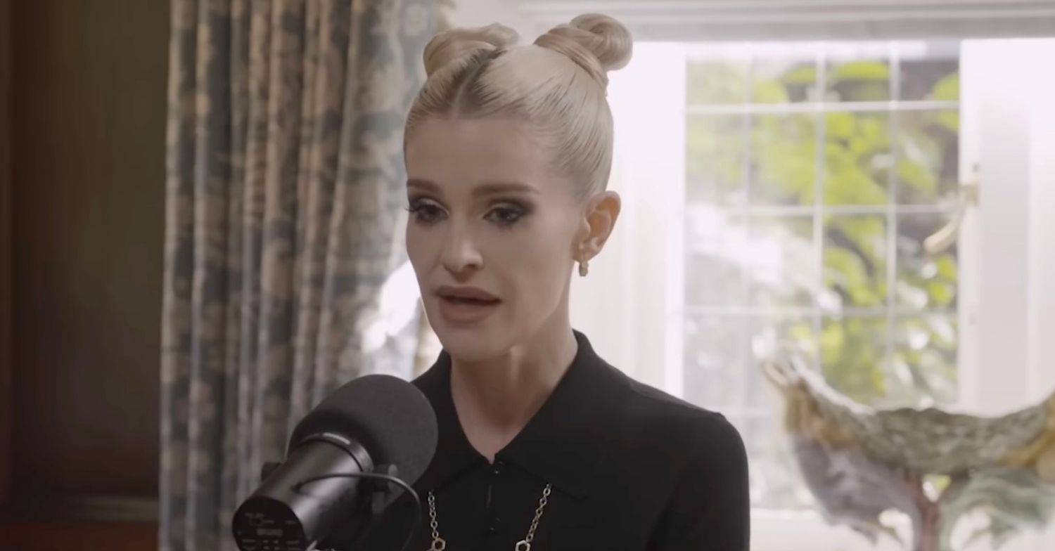 Kelly Osbourne talking