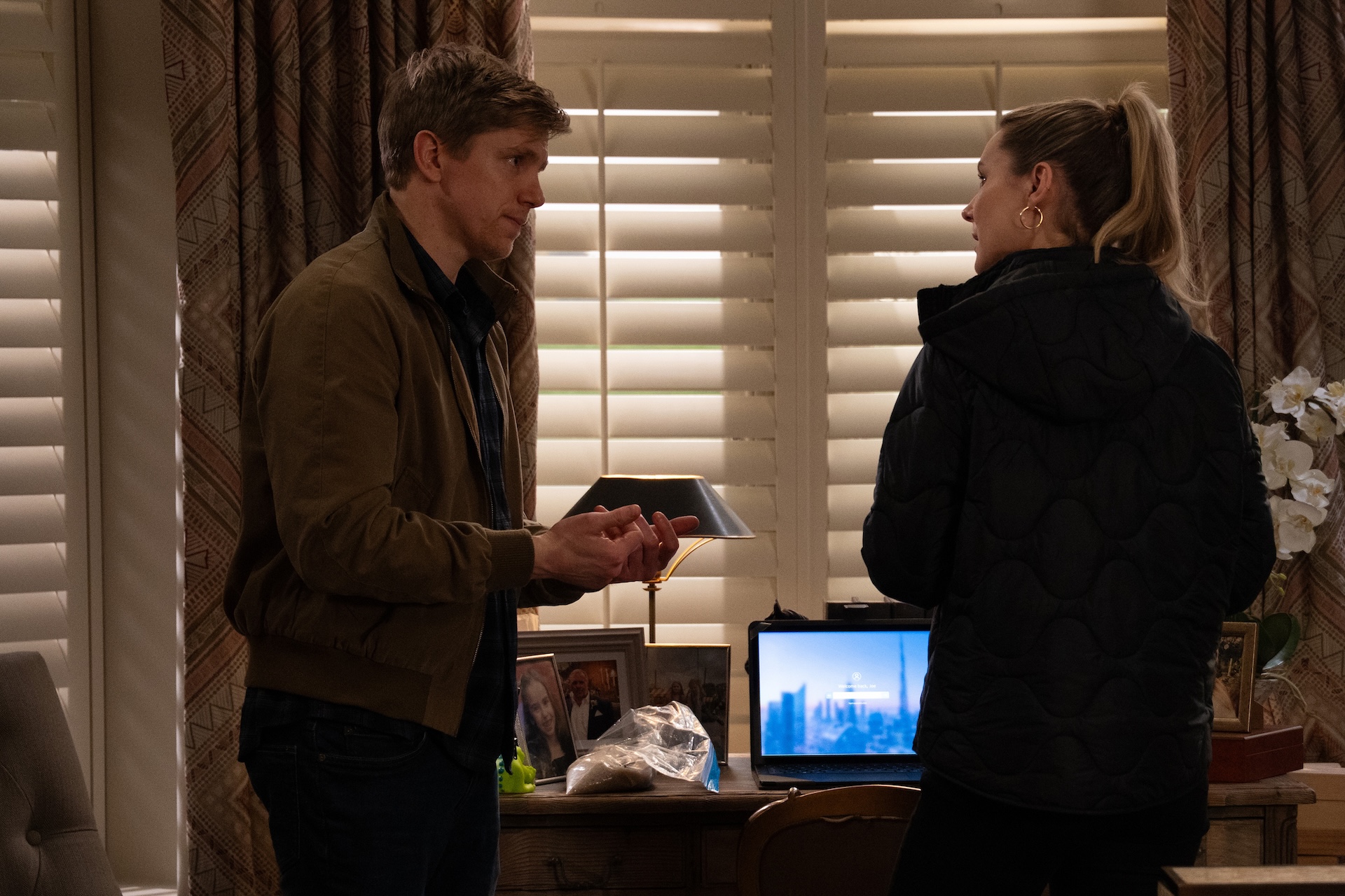 Robert explains everything to Dawn in Emmerdale
