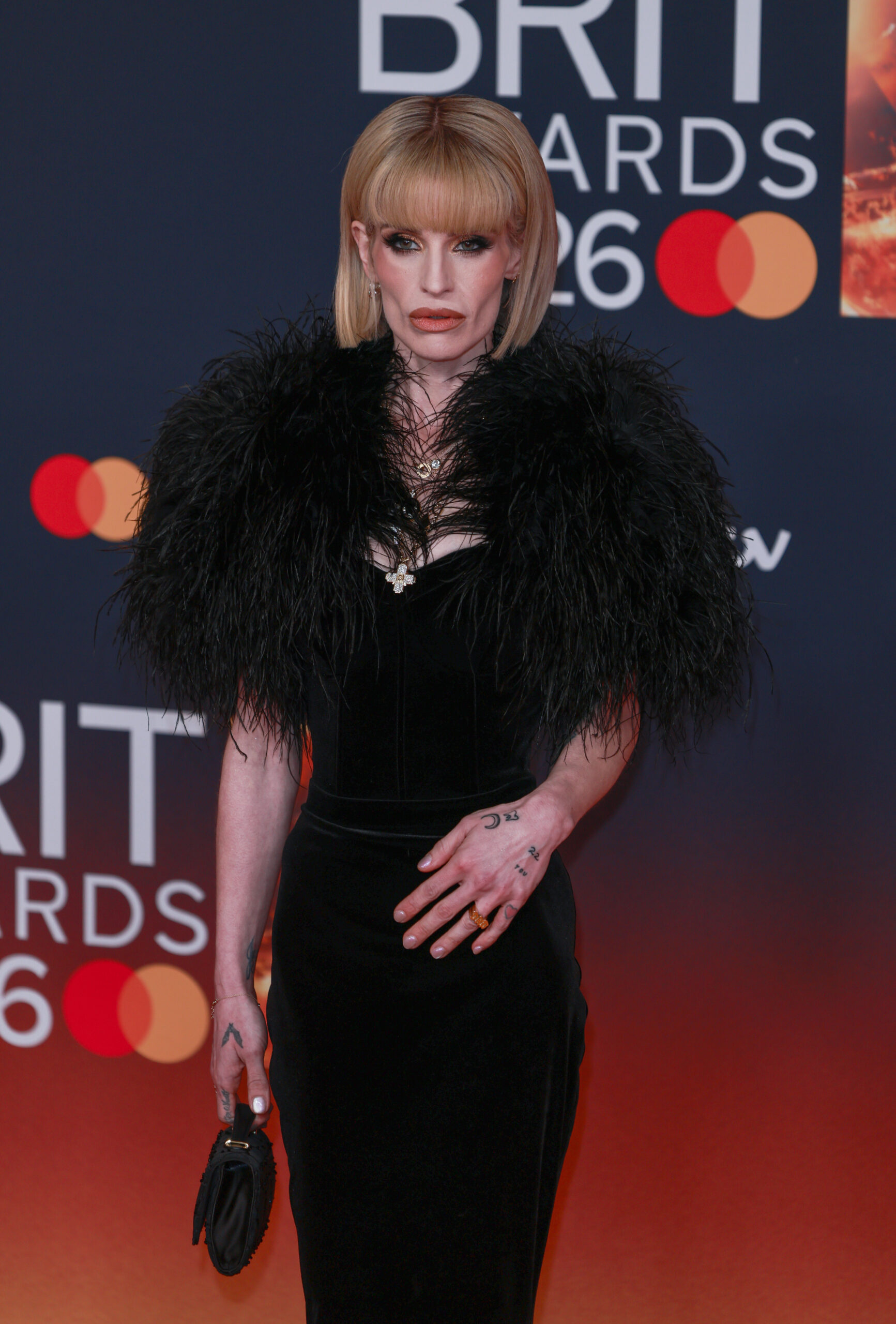Kelly Osbourne posing at BRITS