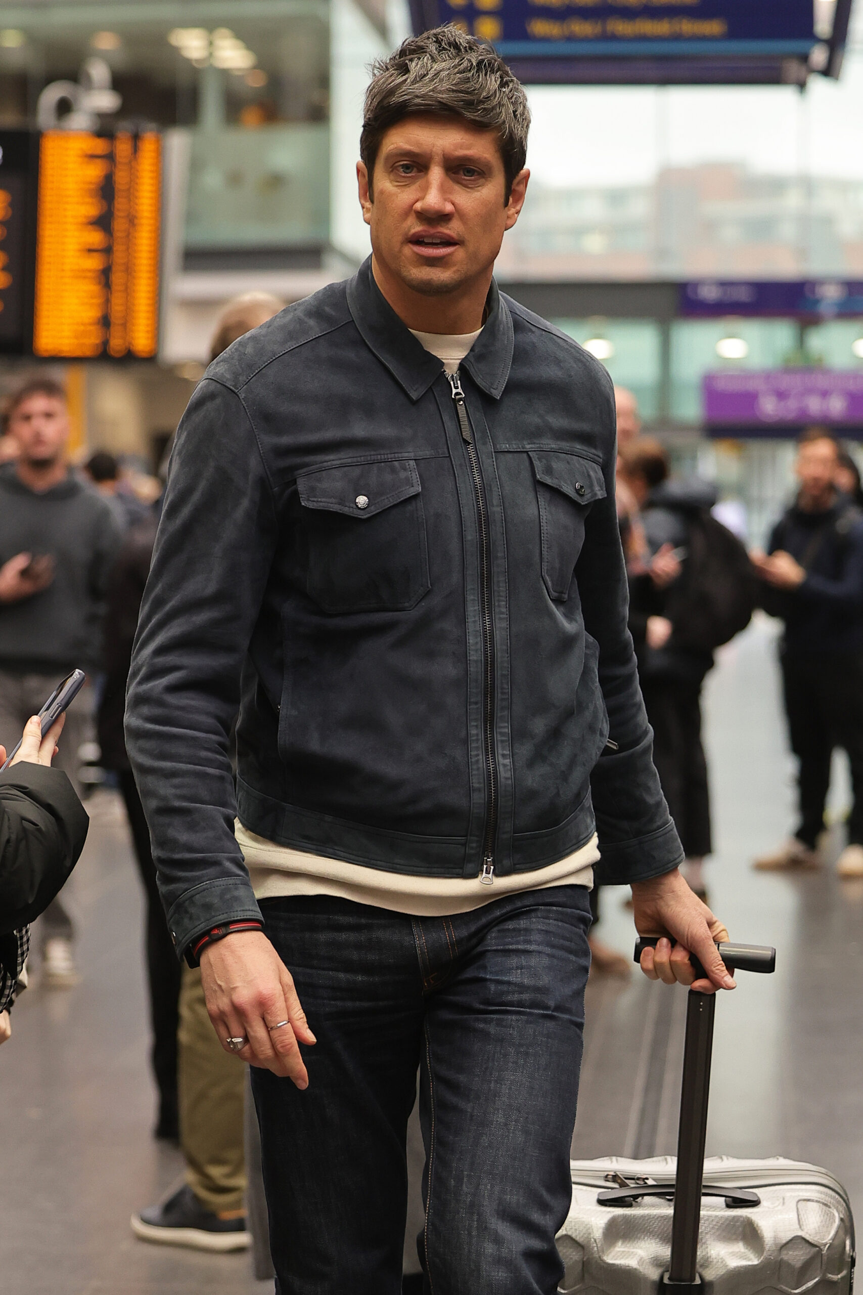Vernon Kay at the train station