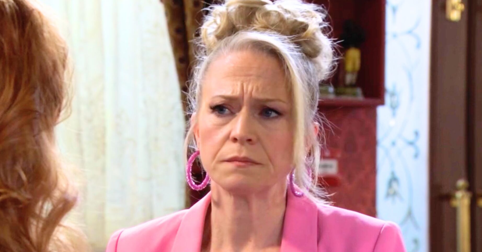 Linda looking stressed in the Vic