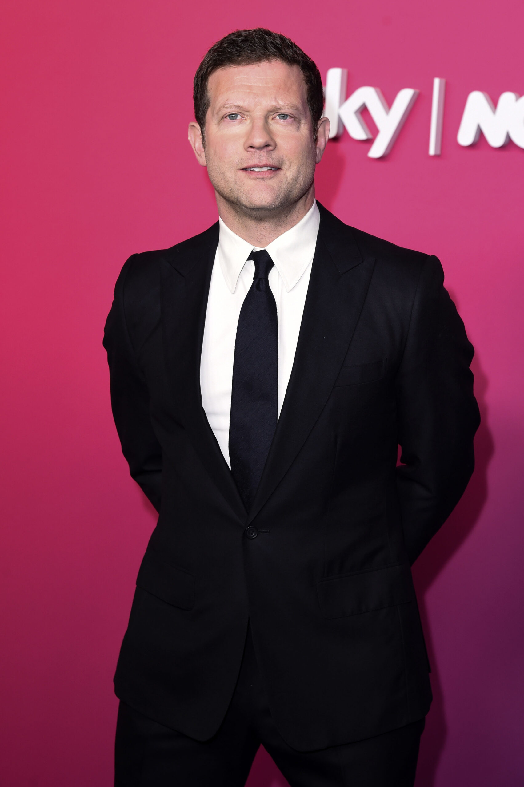 Dermot O'Leary in a suit