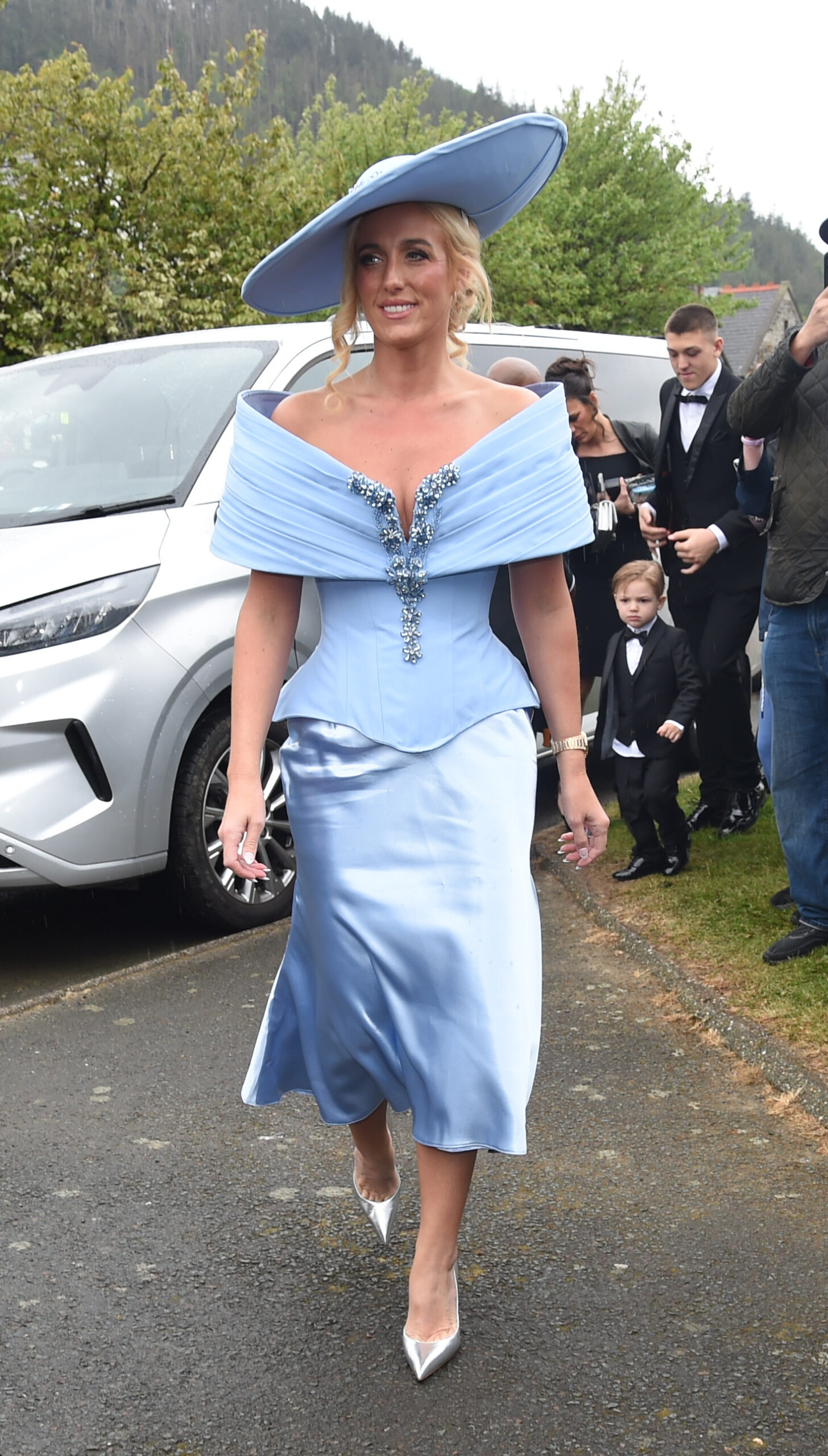 Paris Fury frowning wearing blue arriving at the wedding of her eldest daughter 