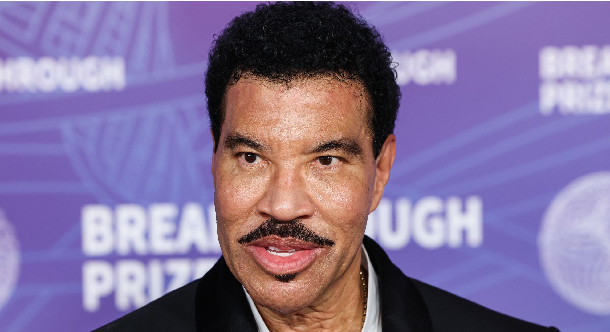 Concerns for ‘dizzy’ Lionel Richie as he’s forced to cut concert short after falling ill on stage