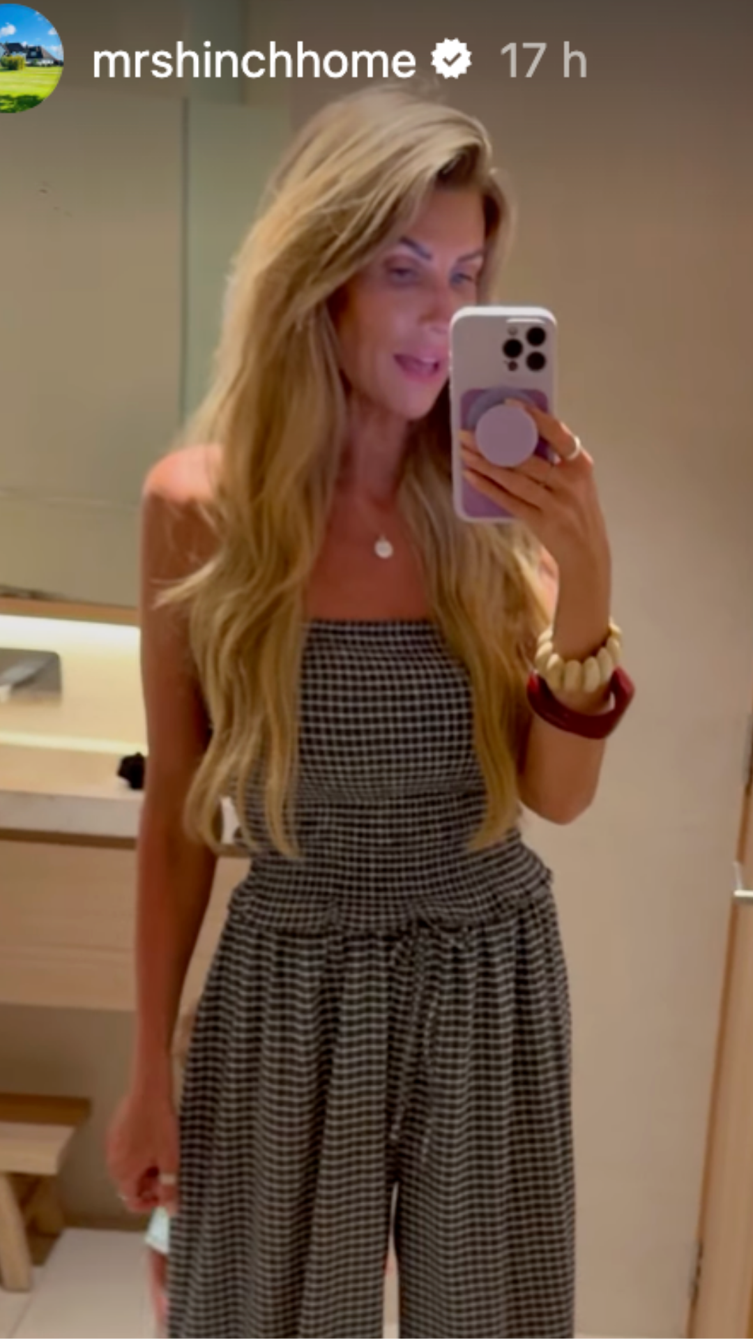 Sophie Hinchliffe aka Mrs Hinch posing for a mirror selfie