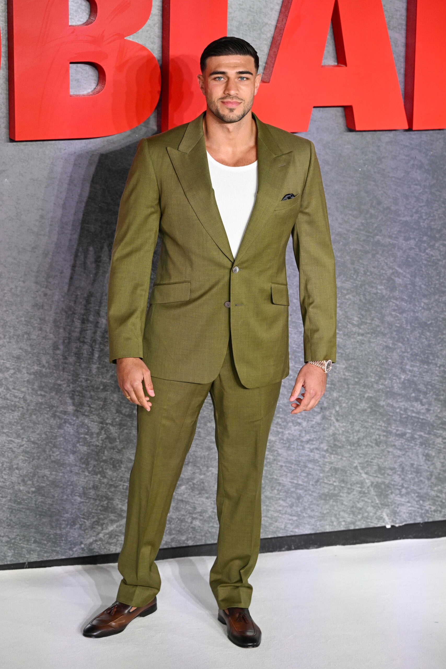 Tommy Fury in a green suit 