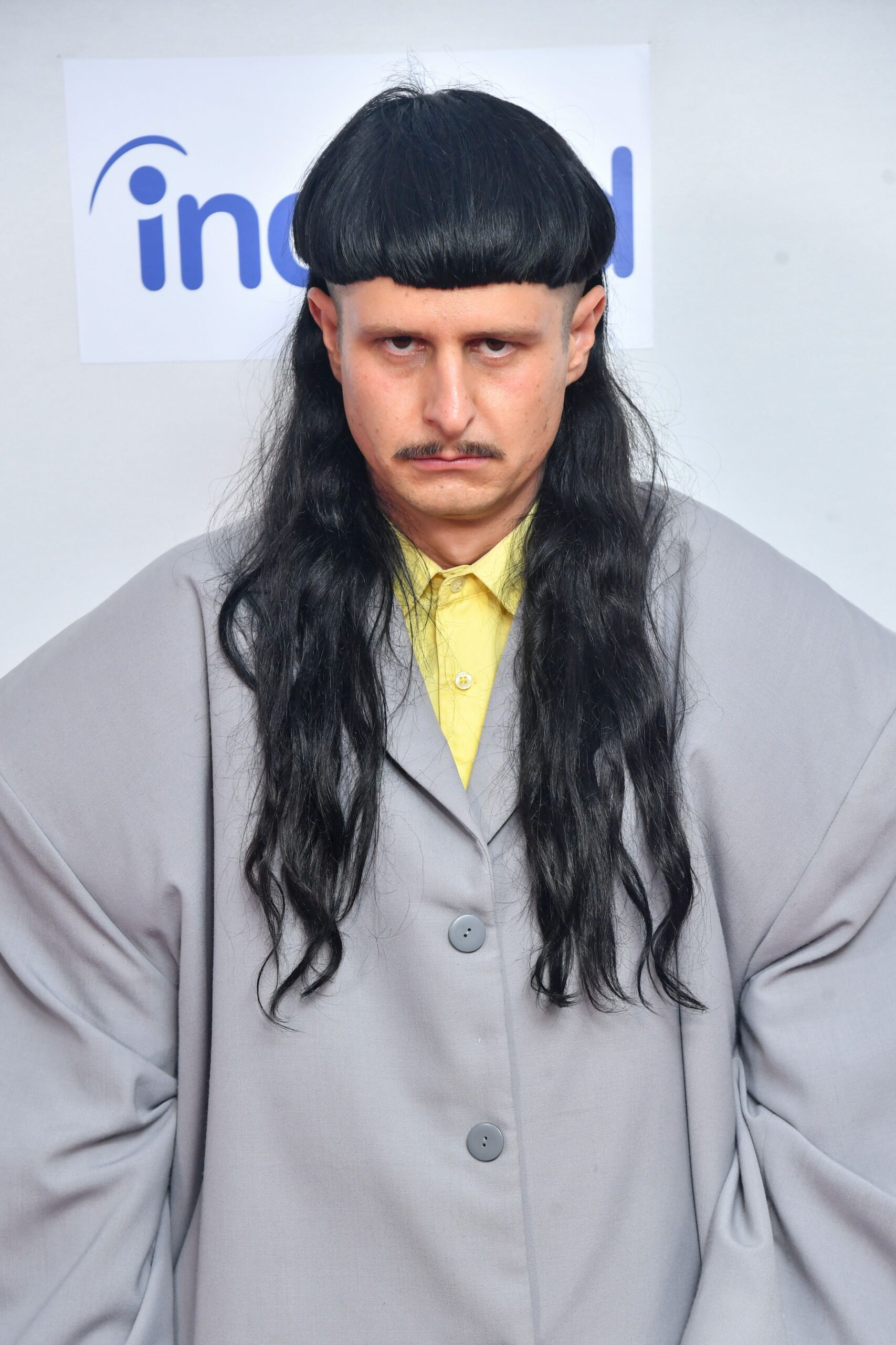 Oliver Tree posing on the red carpet