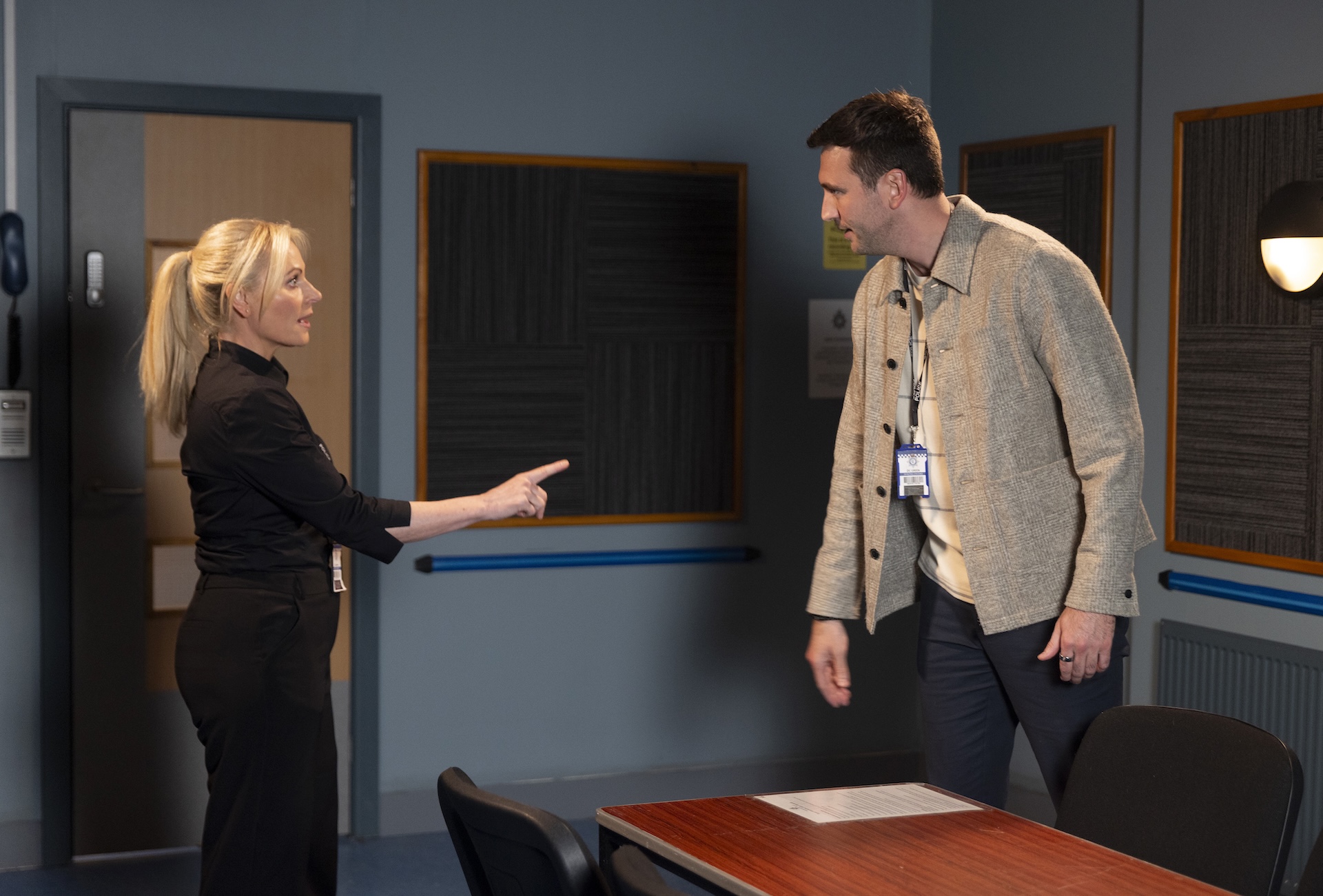 Swain threatens Kit in Coronation Street (Credit: ITV)