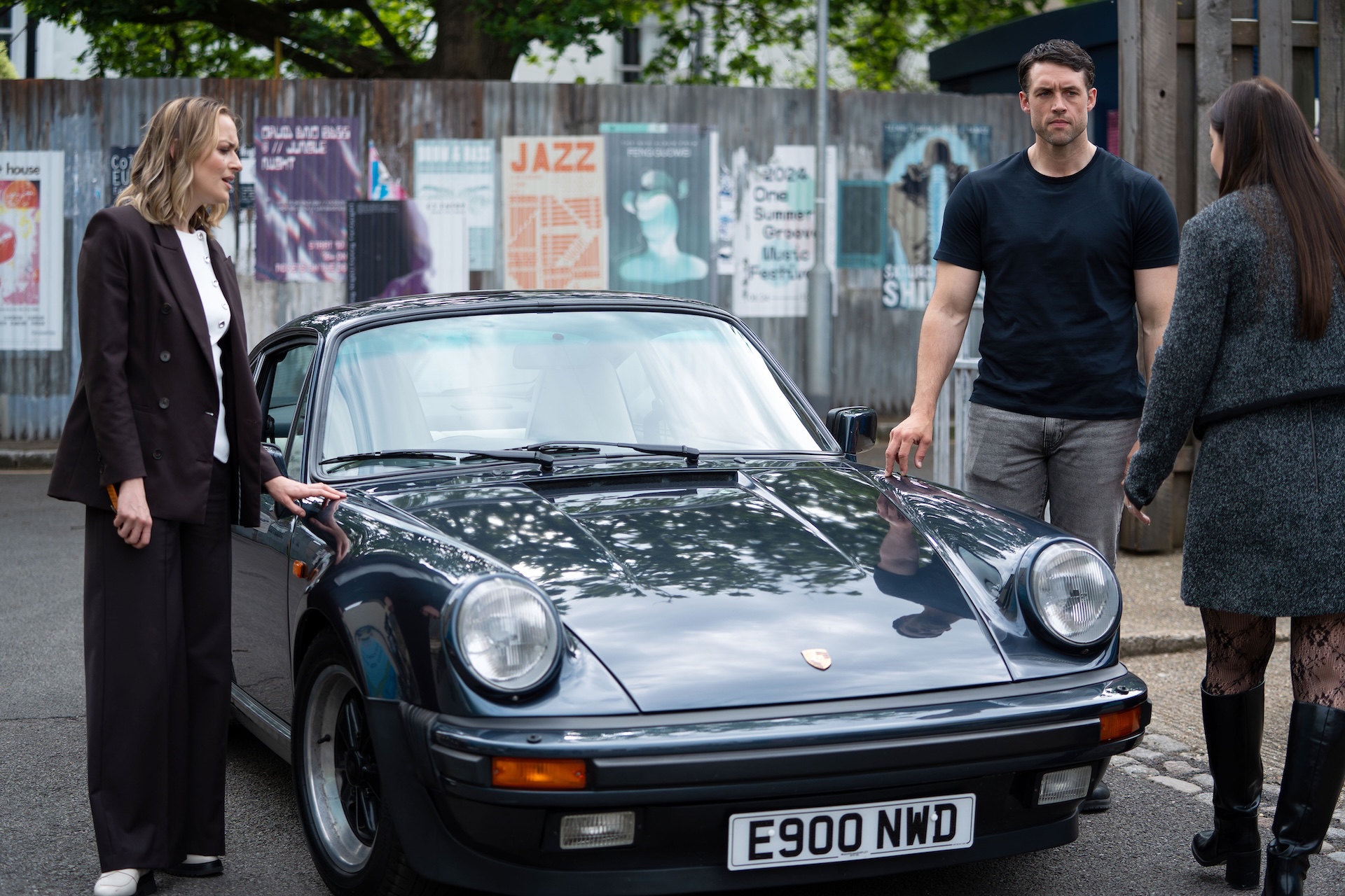 Mark and Lauren rowing next to a car in EastEnders