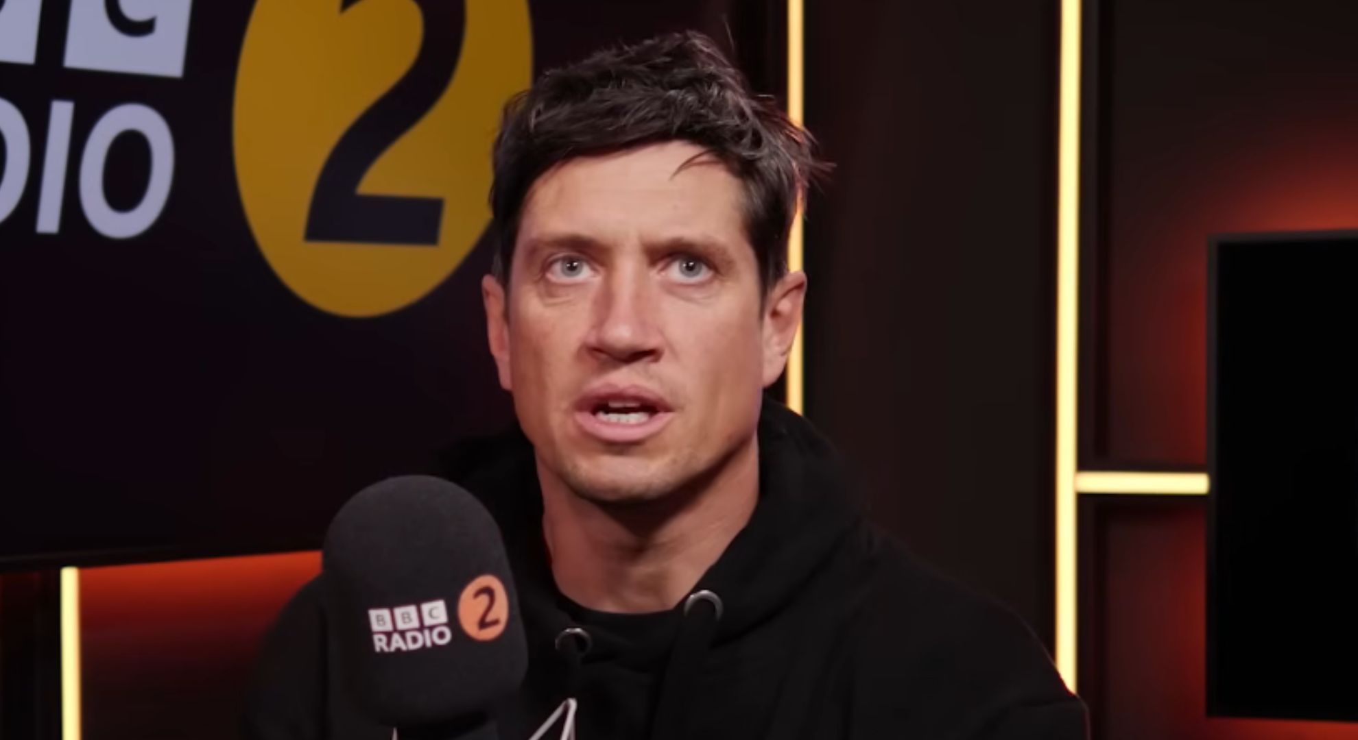 Vernon Kay in tears during radio show in emotional moment as he says ‘give me a minute’