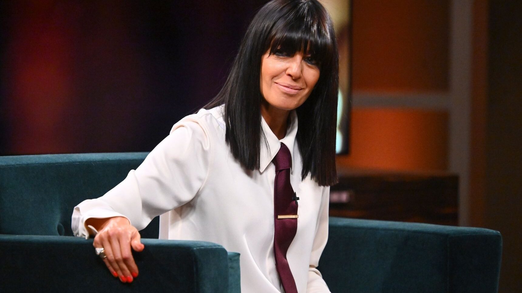 CLAUDIA Winkleman white shirt , burgundy tie