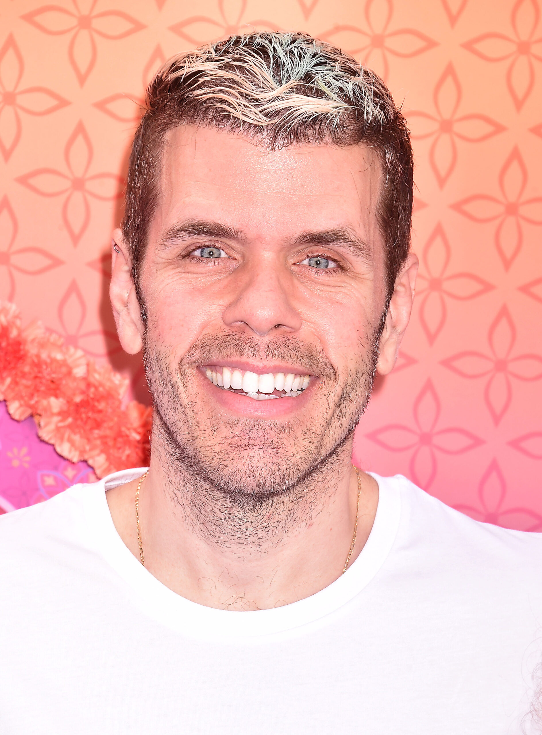 Perez Hilton wears a white T-shirt