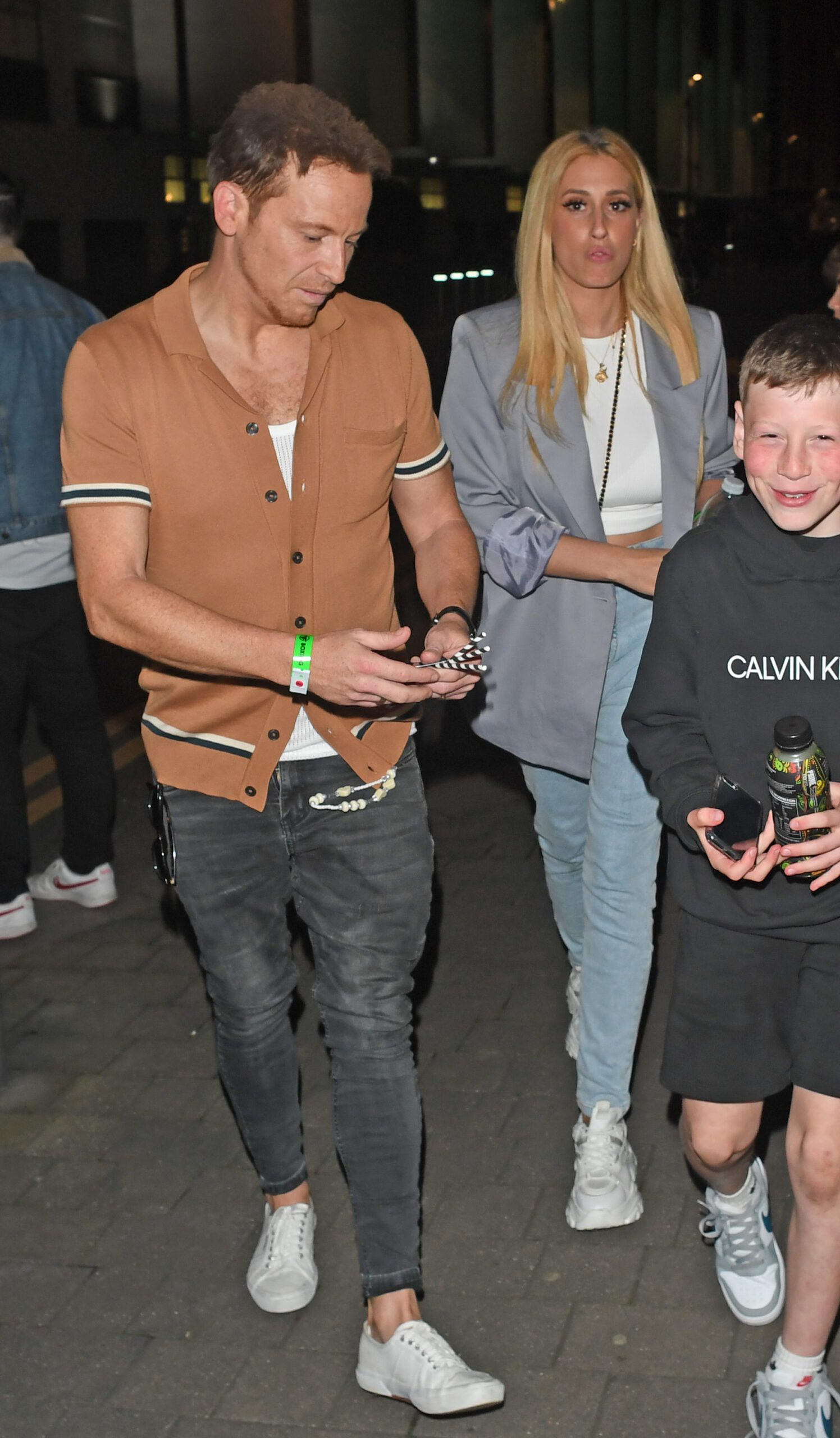 Joe Swash and Stacey Solomon walking