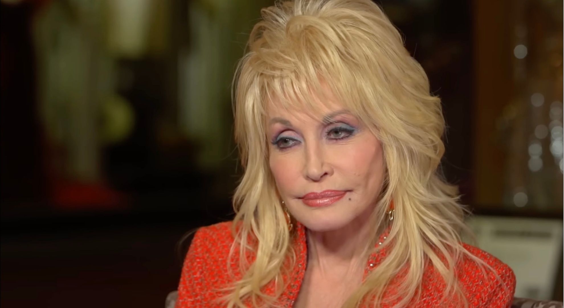 Dolly Parton looking in front