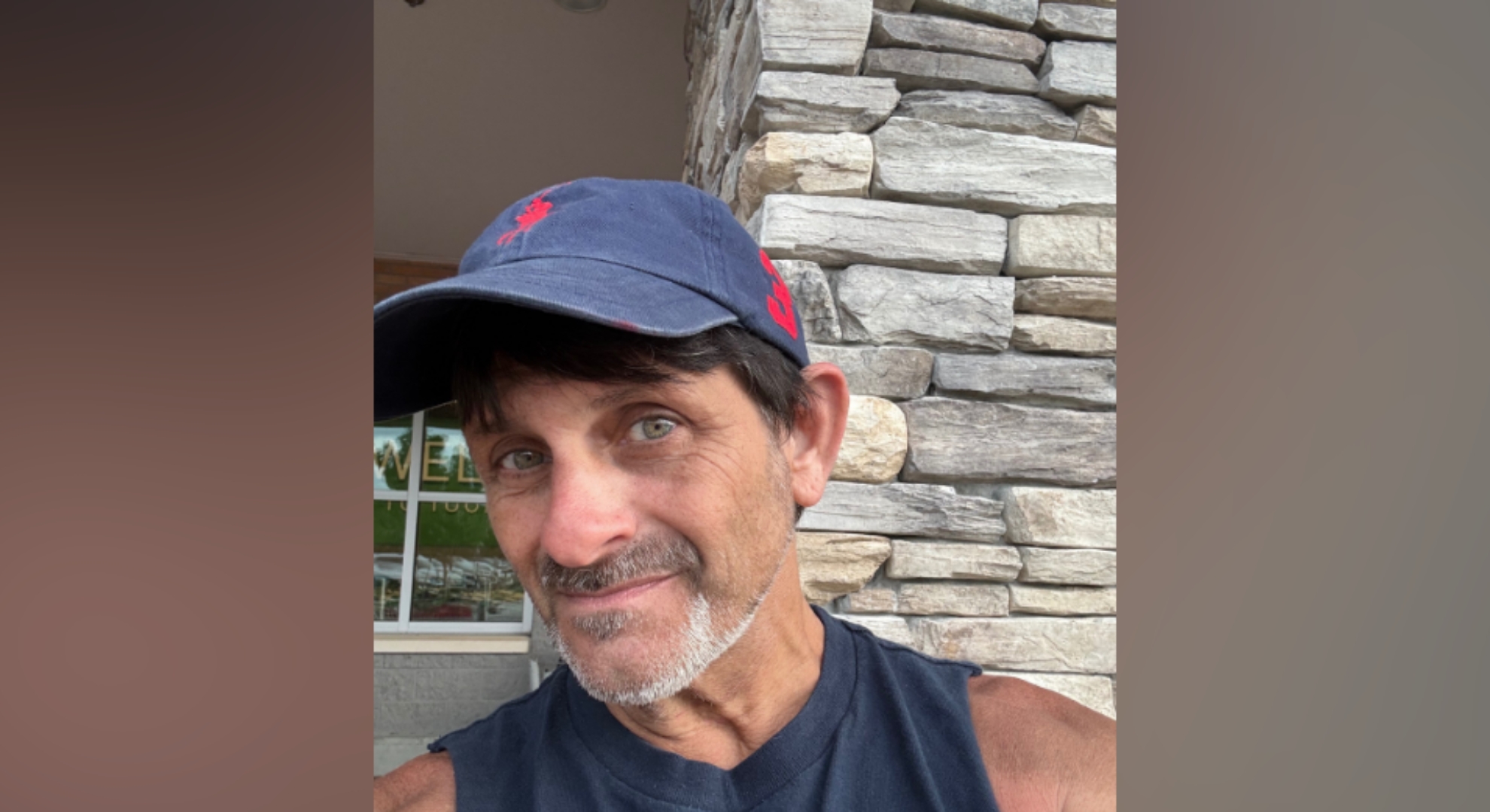Florida dad Daryl Hill smiling in selfie