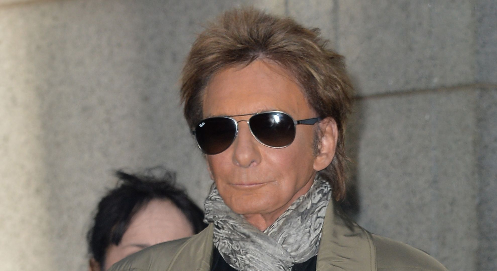 Renewed concerns for Barry Manilow, 83, after cancelling show at the last hour following lung cancer diagnosis