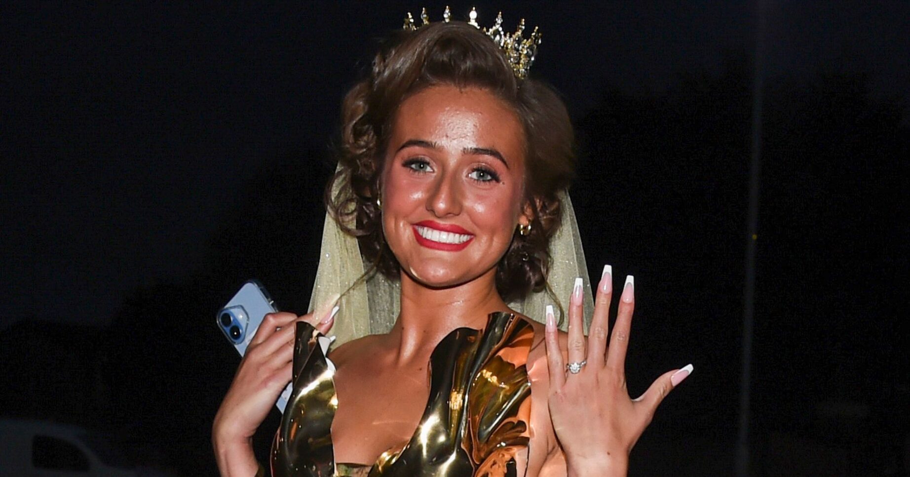 Venezuela Fury flashing her engagement ring