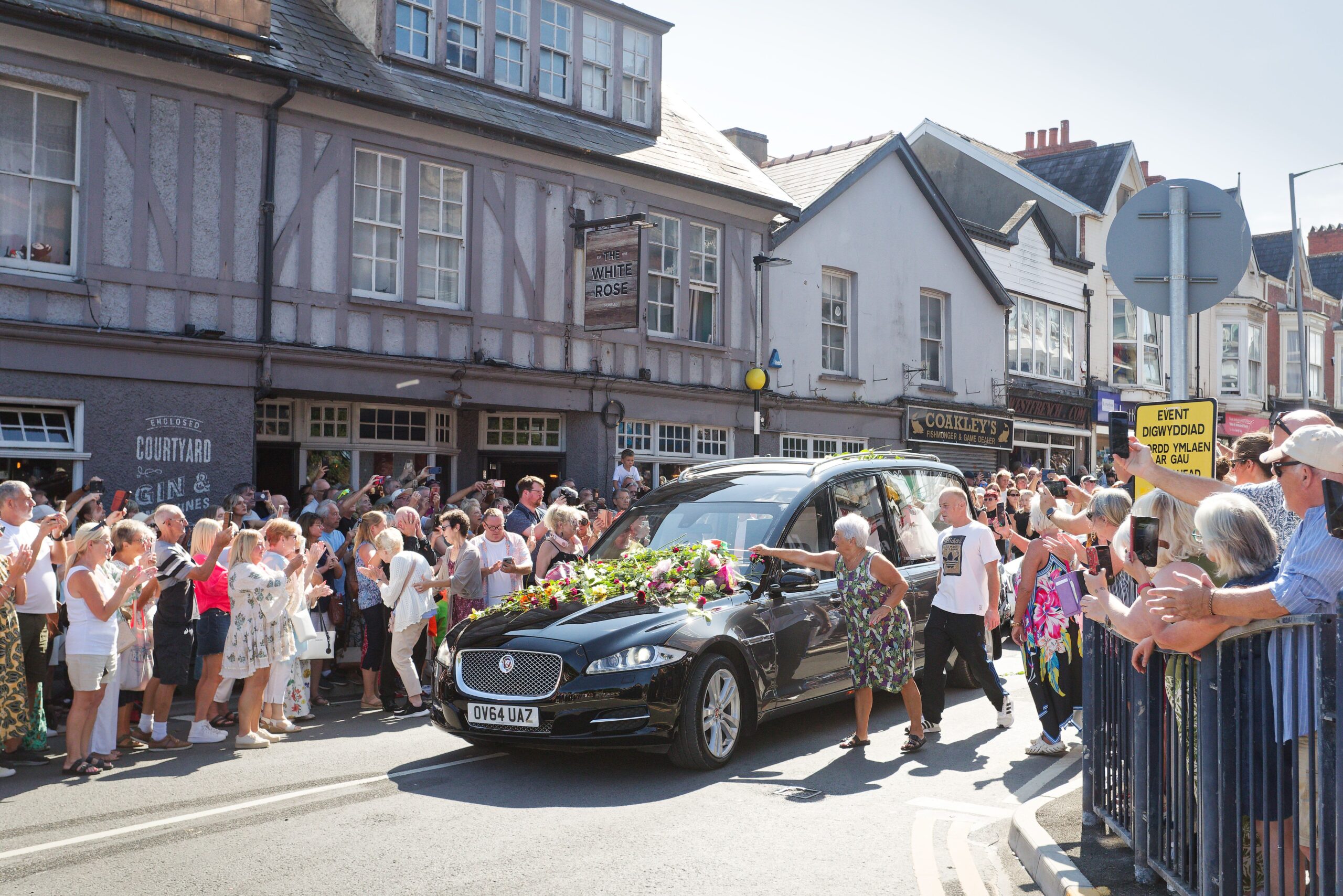 Fans pay respects to Bonnie Tyler in Mumbles, United Kingdom - 15 Aug 2026