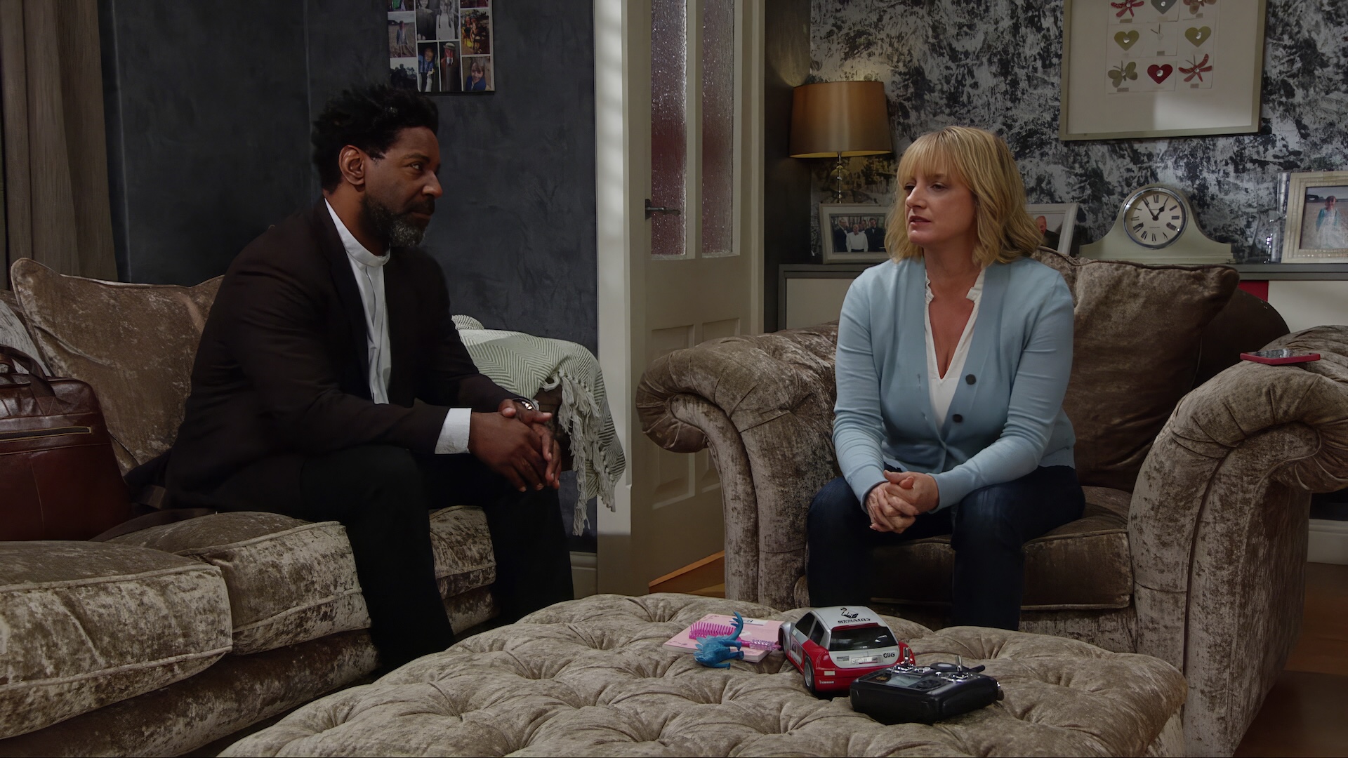 Charles tries to help Nicola in Emmerdale (Credit: ITV)