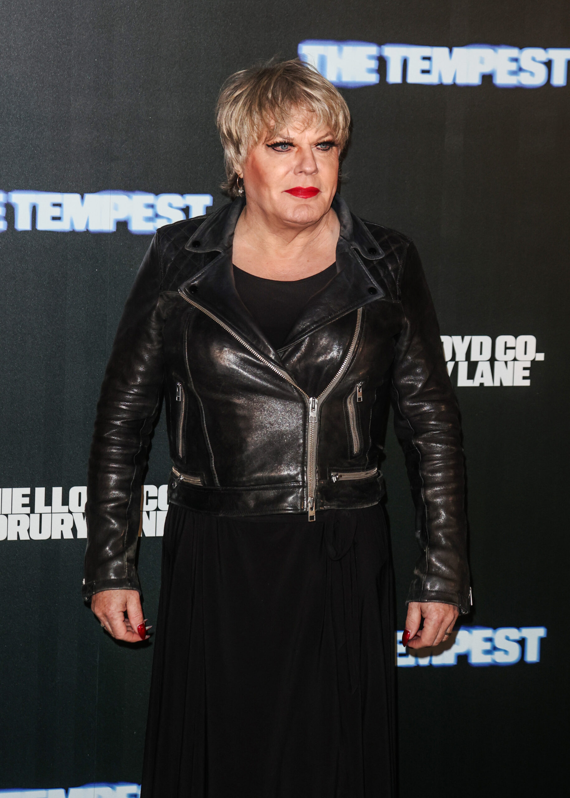 Suzy Eddie Izzard on the red carpet 