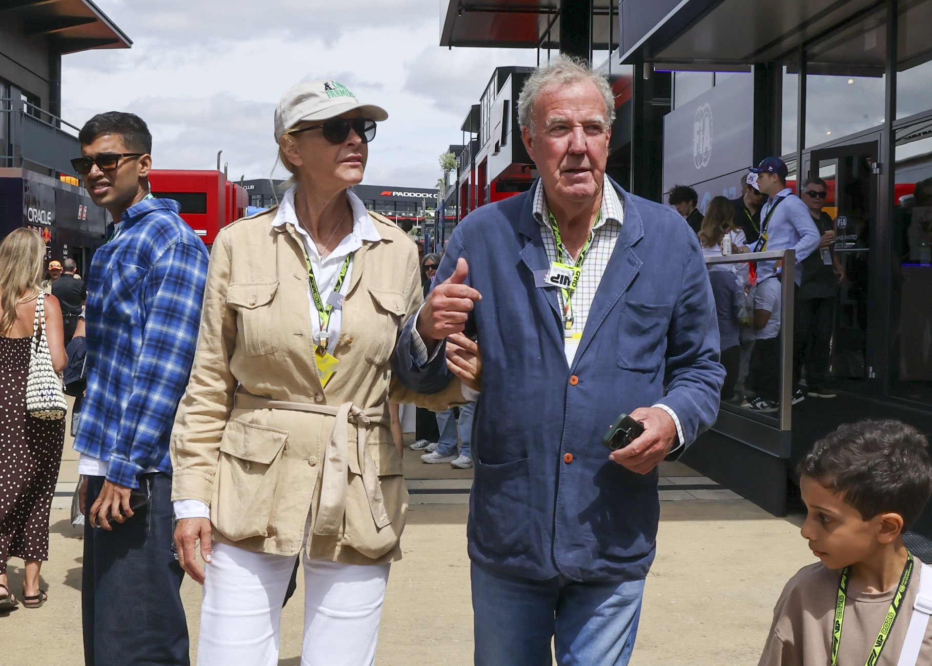 Lisa Hogan and her love Jeremy Clarkson chatting while walking