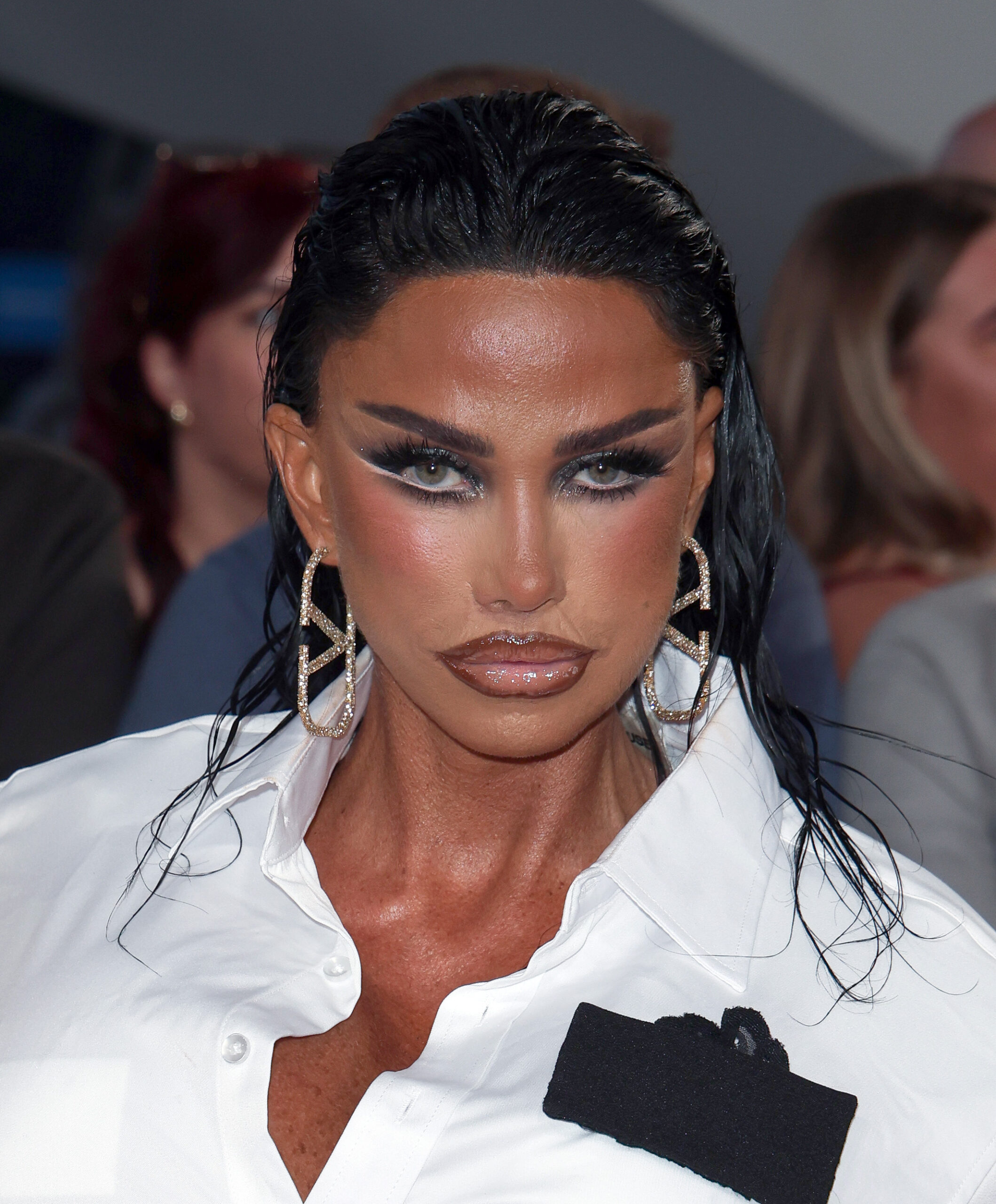 Katie Price wears dark make-up