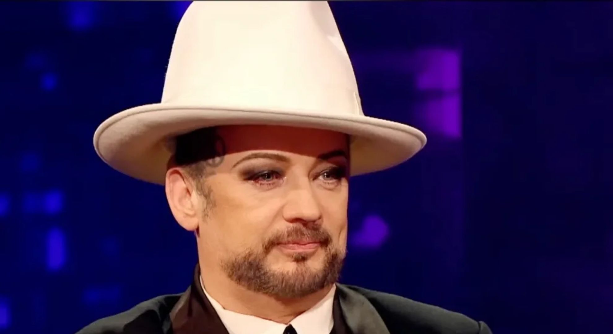 Boy George looking in front
