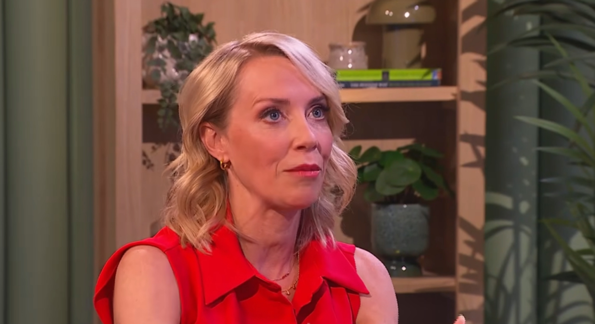 Laura Hamilton in red outfit on Vanessa show