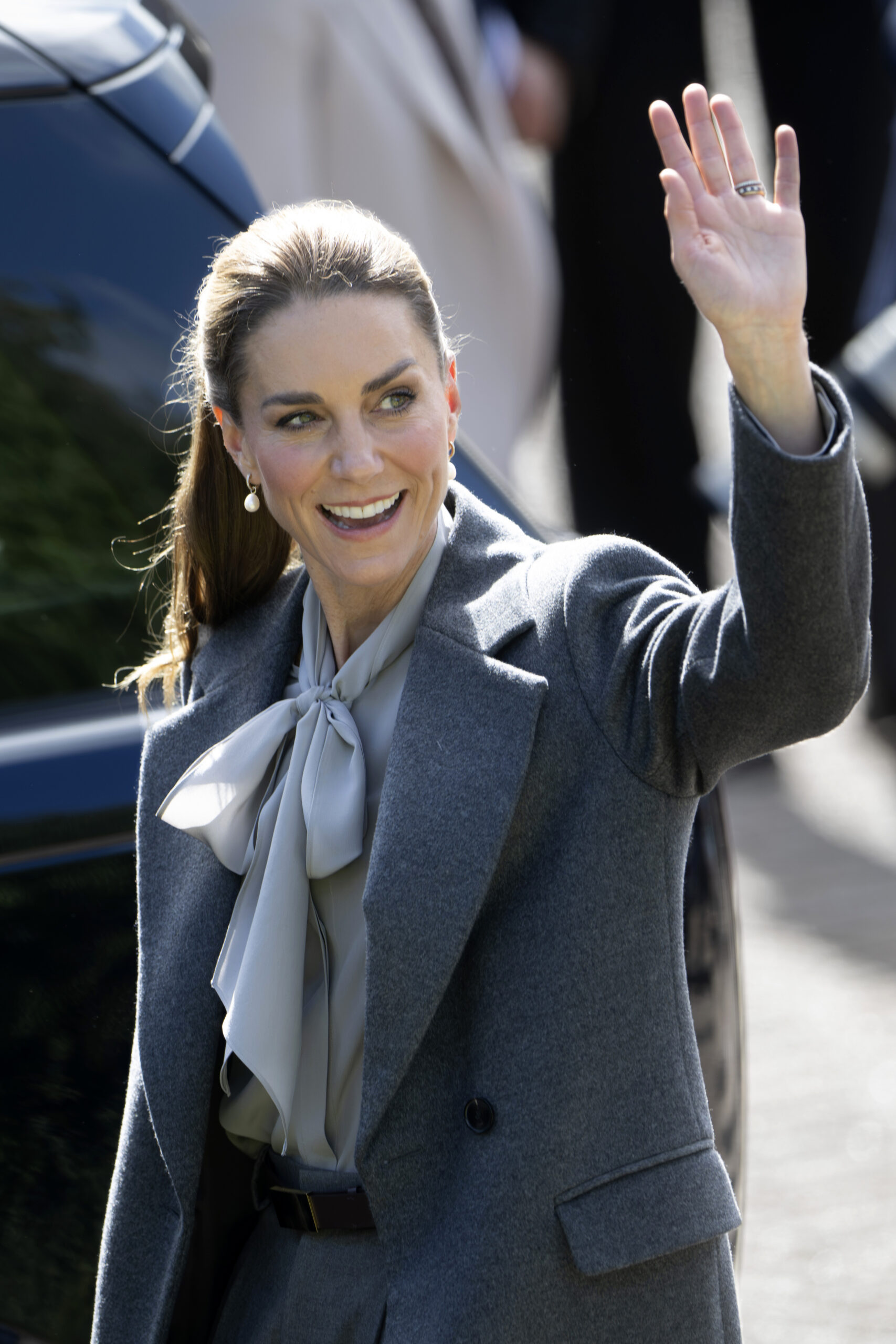 Princess Kate waves to the cameras