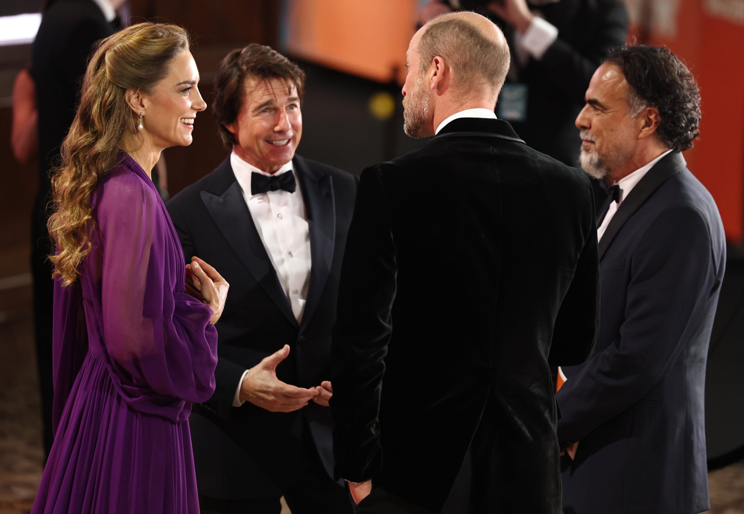 Tom Cruise talking to Kate Middleton and Prince William at Digger premiere