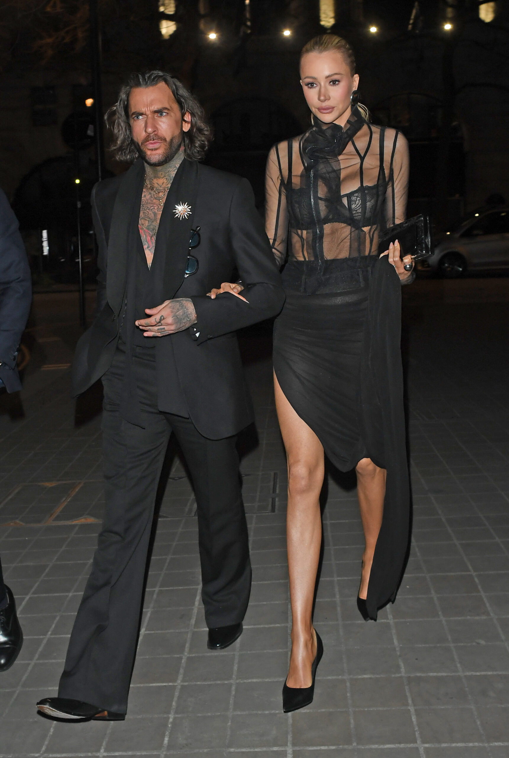 Pete Wicks and Olivia Attwood linking arms