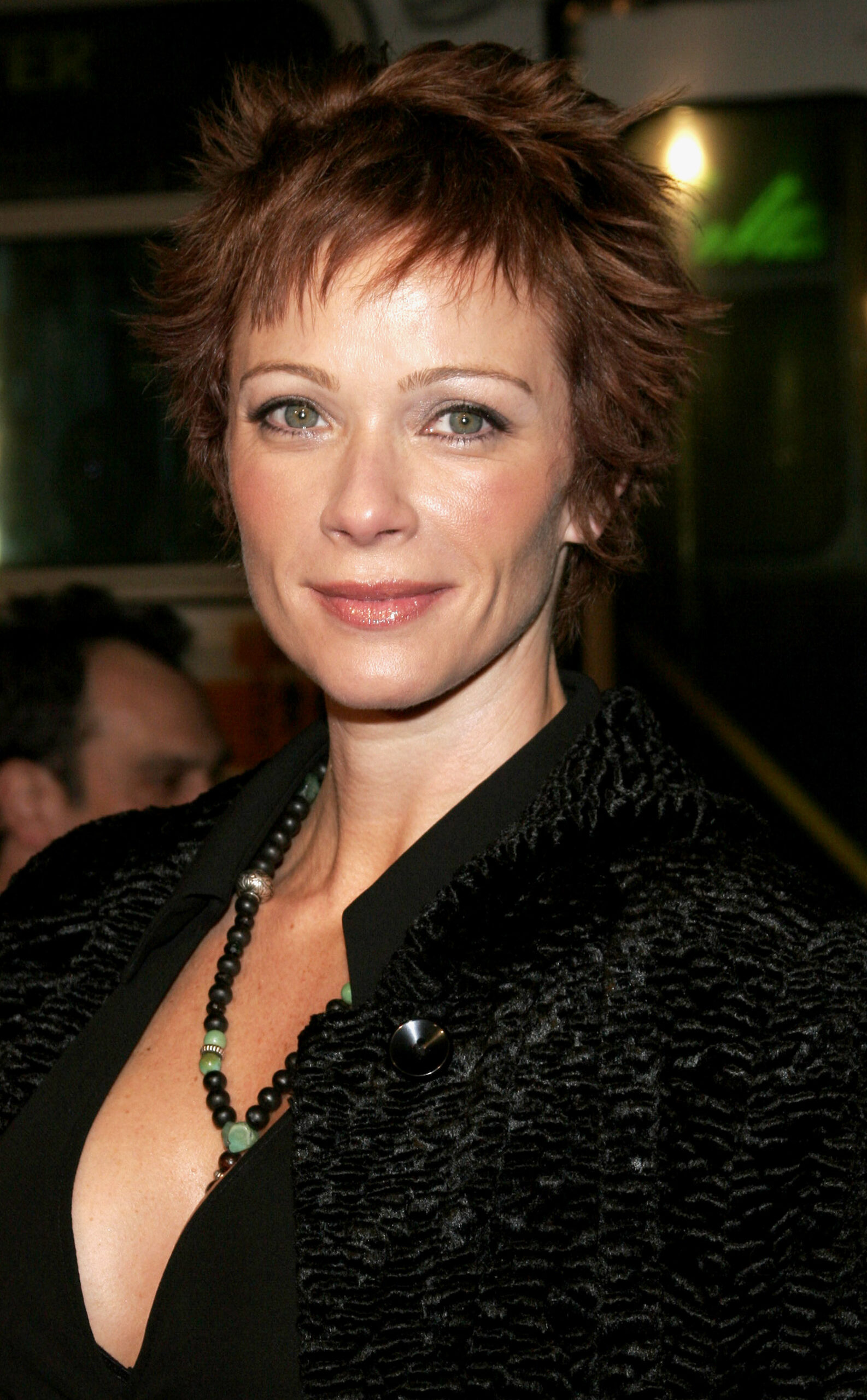 Lauren Holly smiling