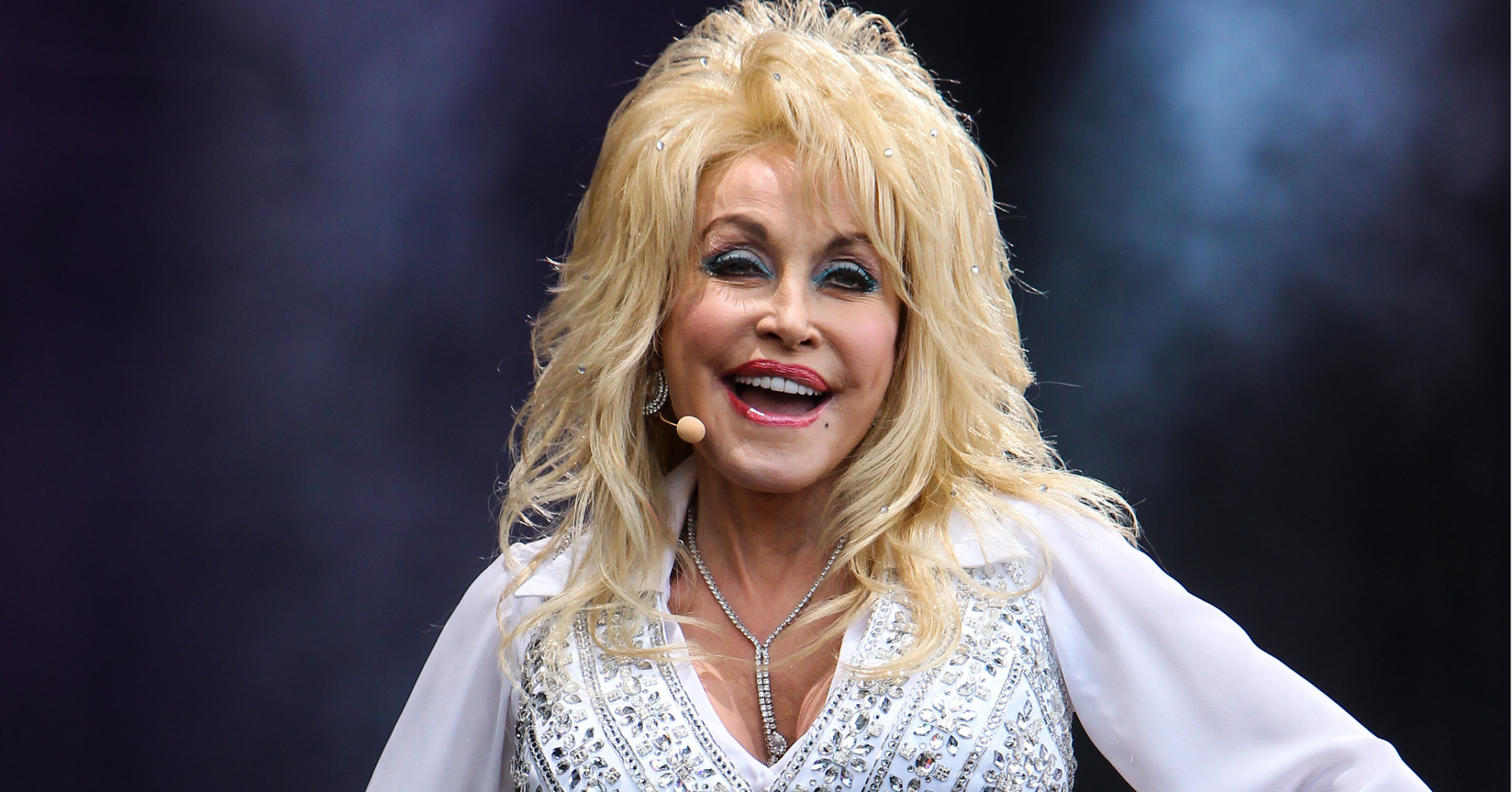 Dolly Parton dazzles in sequinned blouse