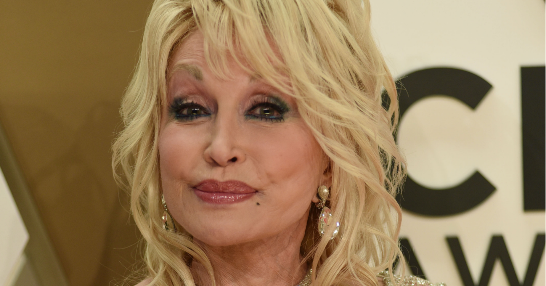 Dolly Parton looks unimpressed