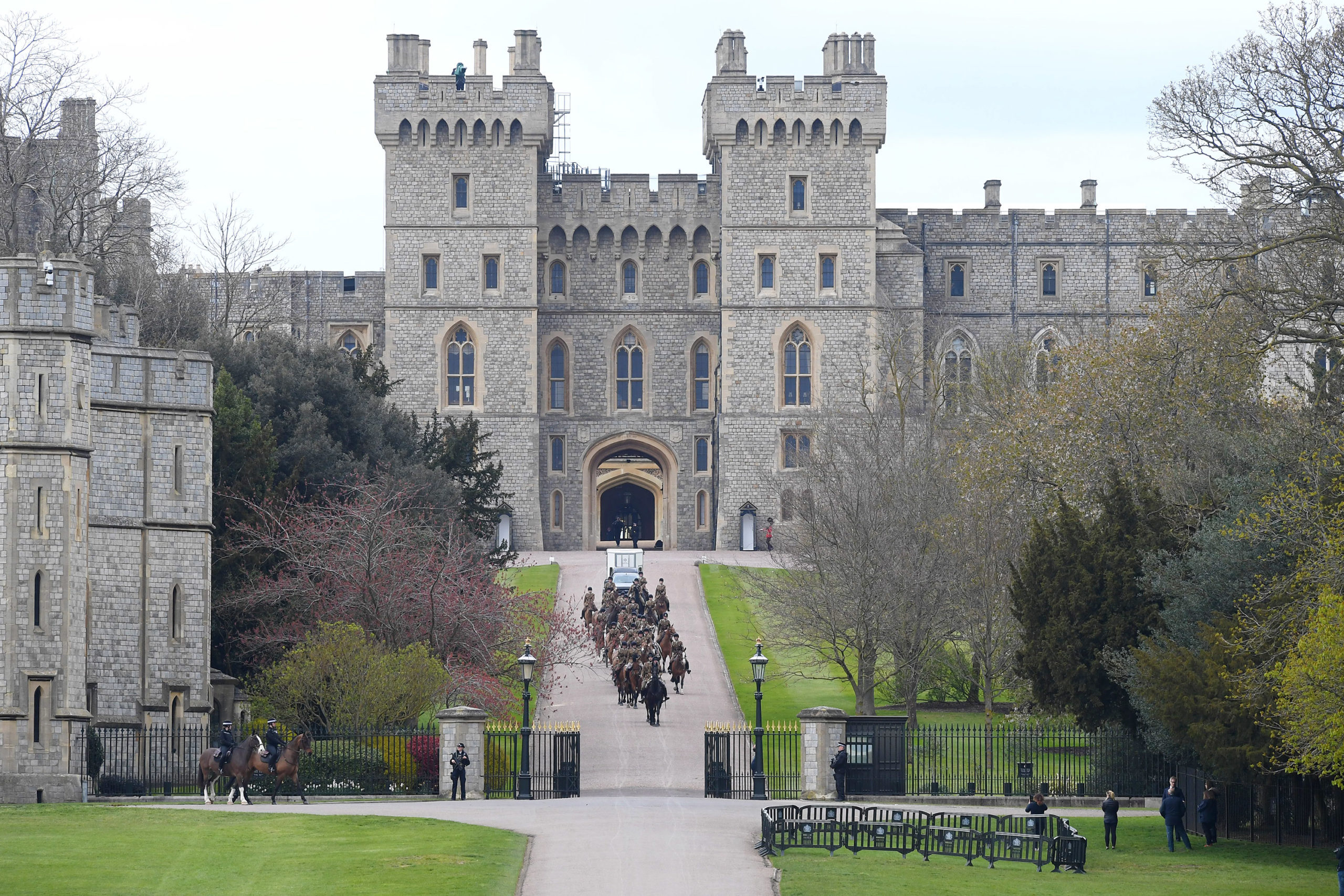 Windsor castle staff getting ready for funeral