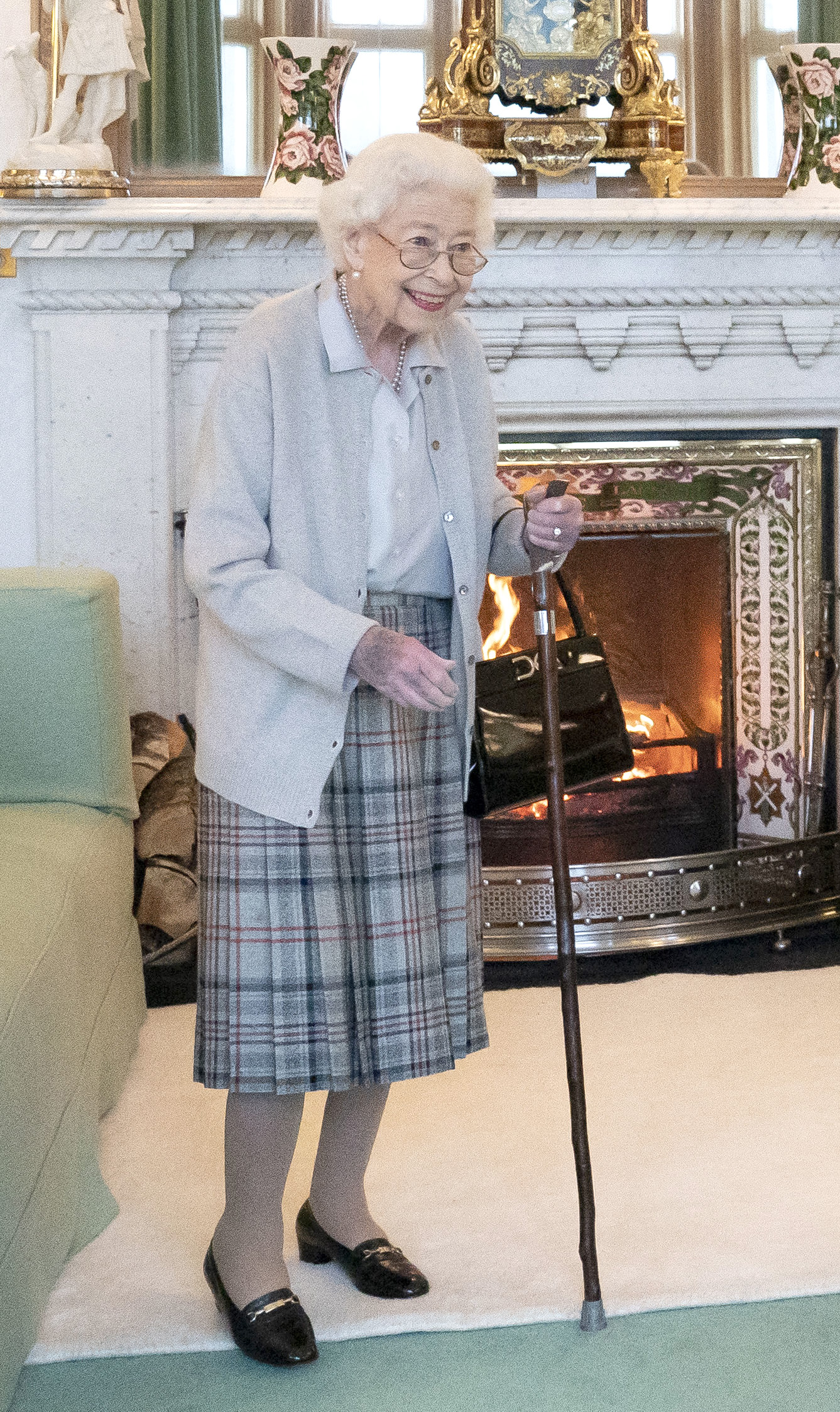 The Queen with a walking stick in her last public appearance